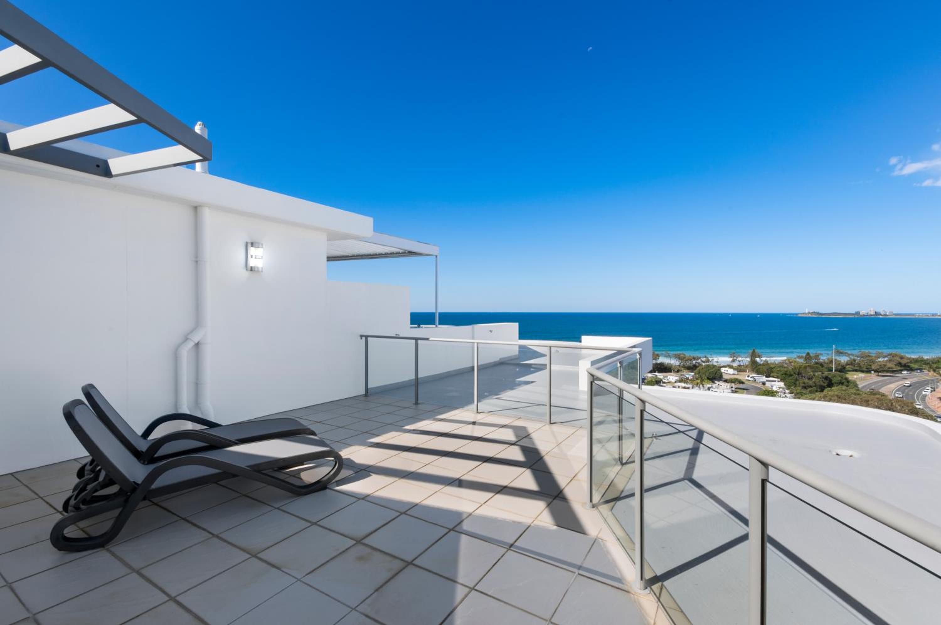 Superior Sub-Penthouse Apartment with Ocean View  photo 3