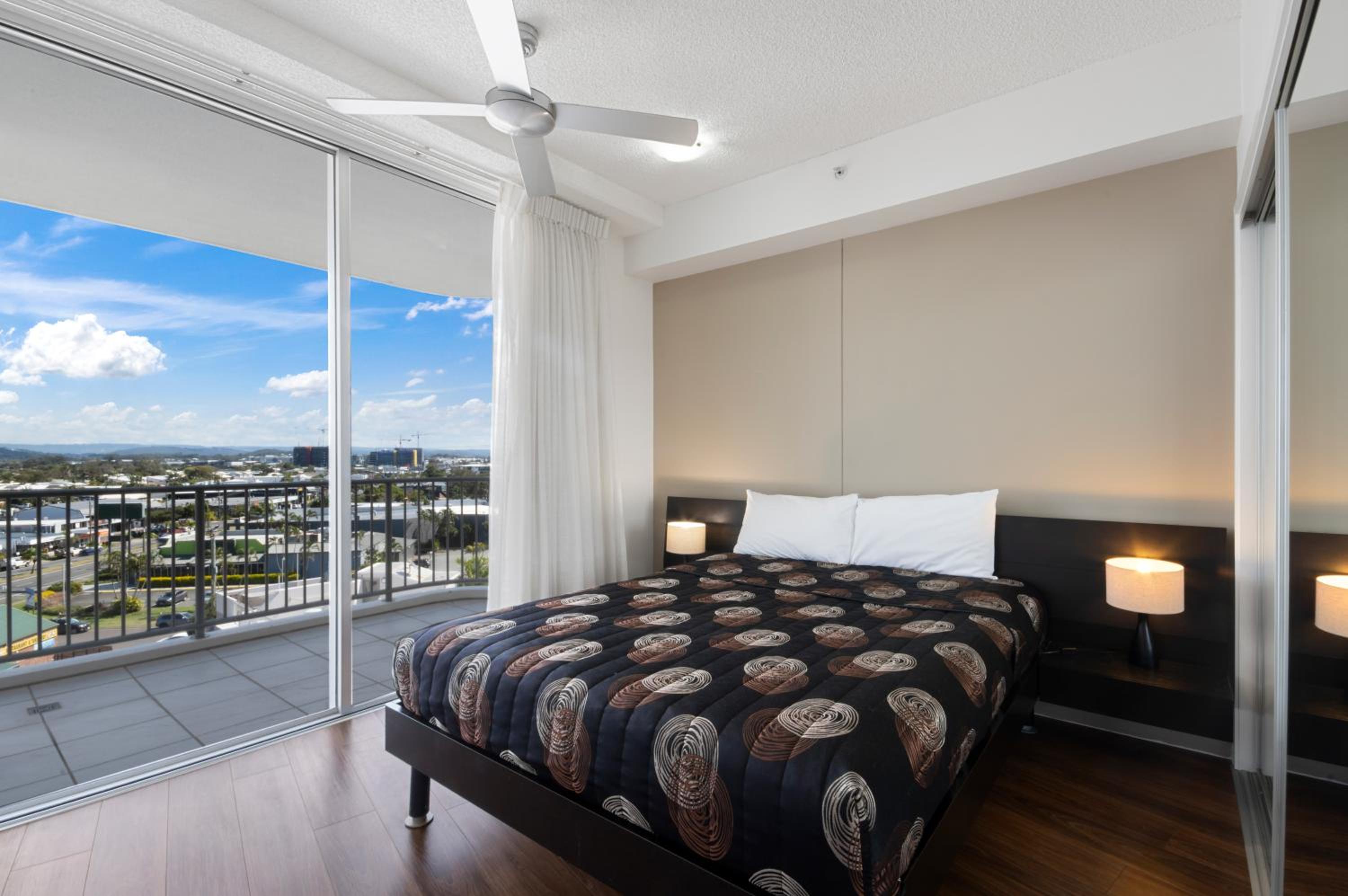 Deluxe Three-Bedroom Spa Apartment with Ocean View photo 2