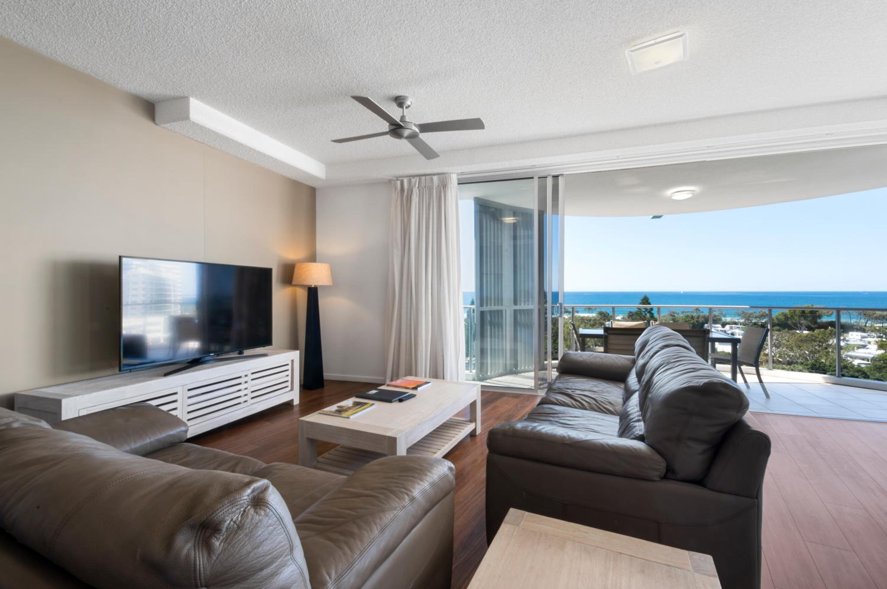 Deluxe Three-Bedroom Spa Apartment with Ocean View photo 3