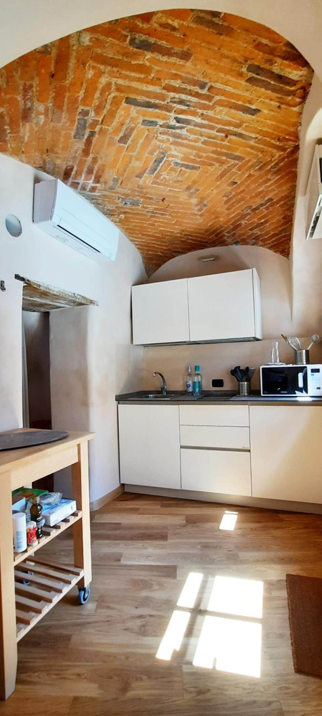 One-Bedroom Apartment - Photo 9
