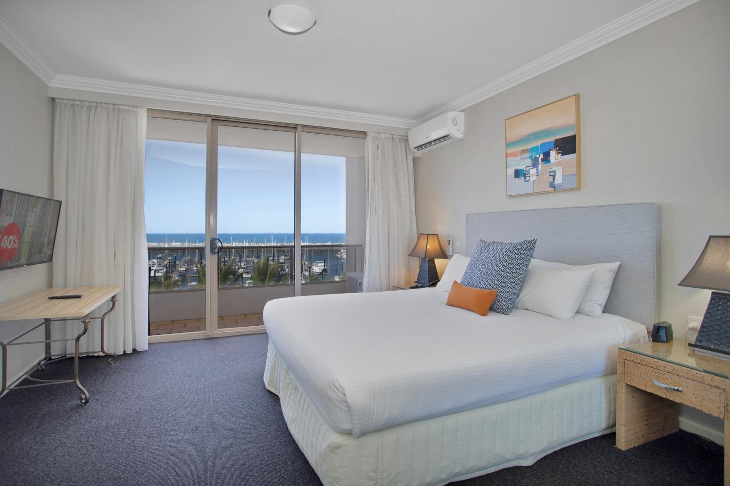 Deluxe King Spa Suite with One King Bed - Photo 1