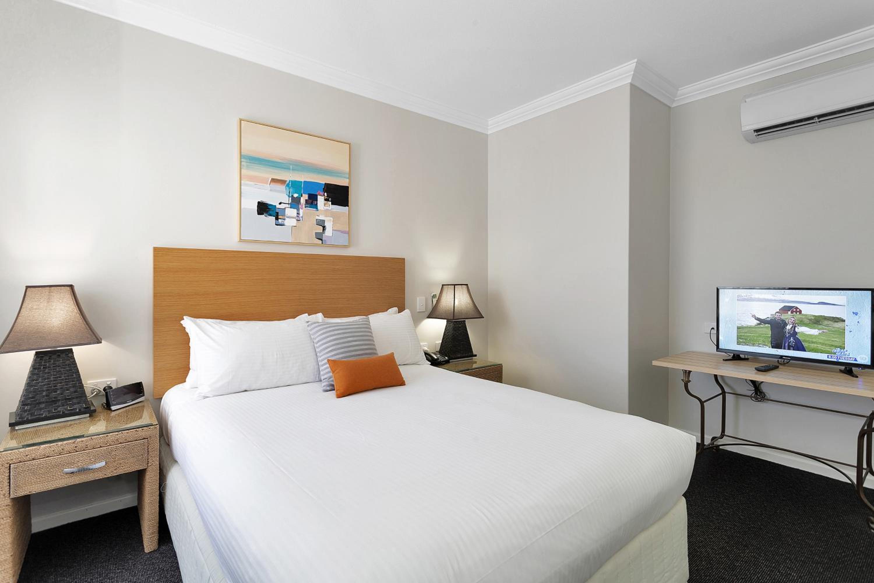 Executive Queen Room with Balcony - Photo 4