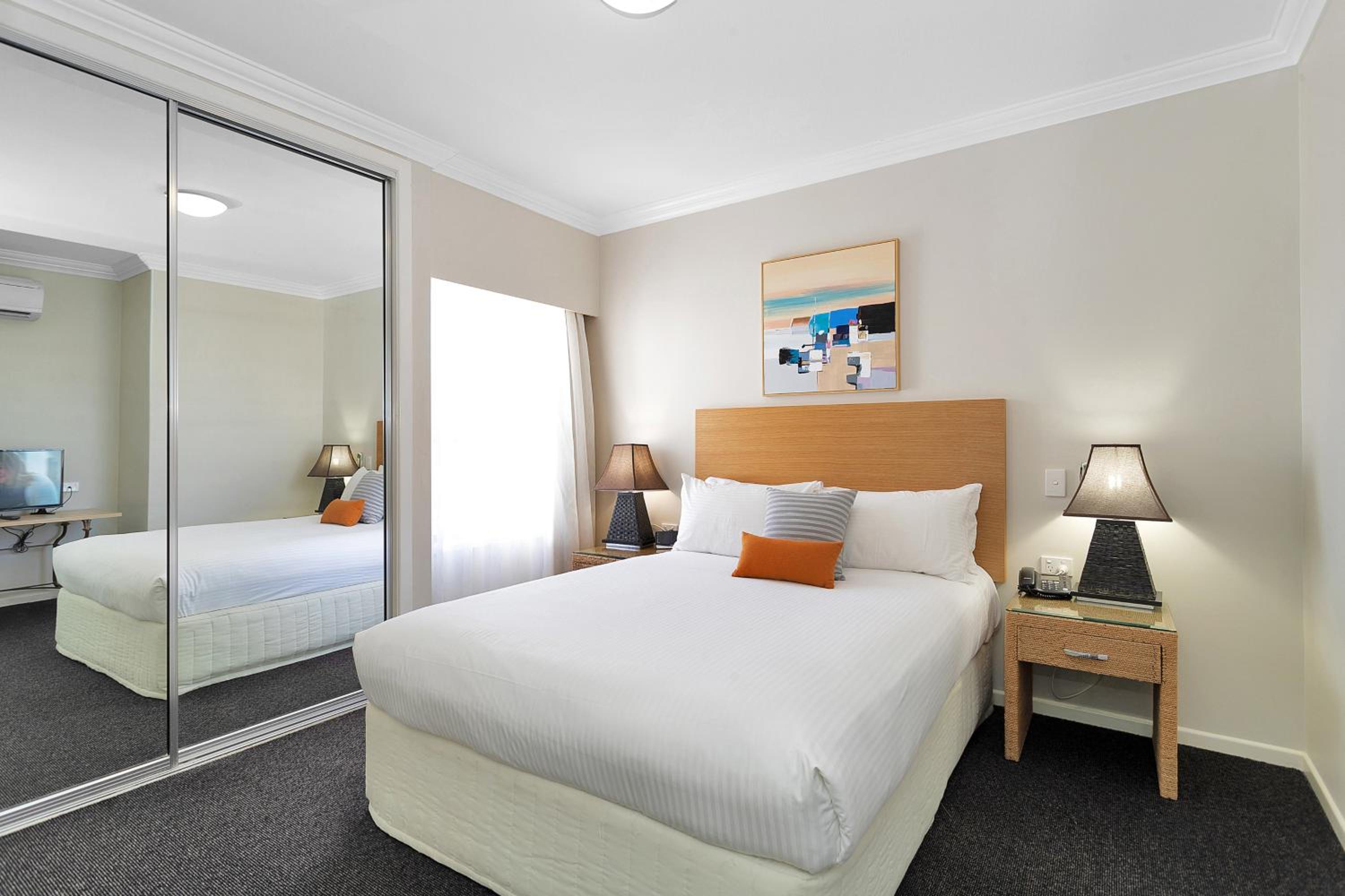 Executive Queen Room with Balcony - Photo 6