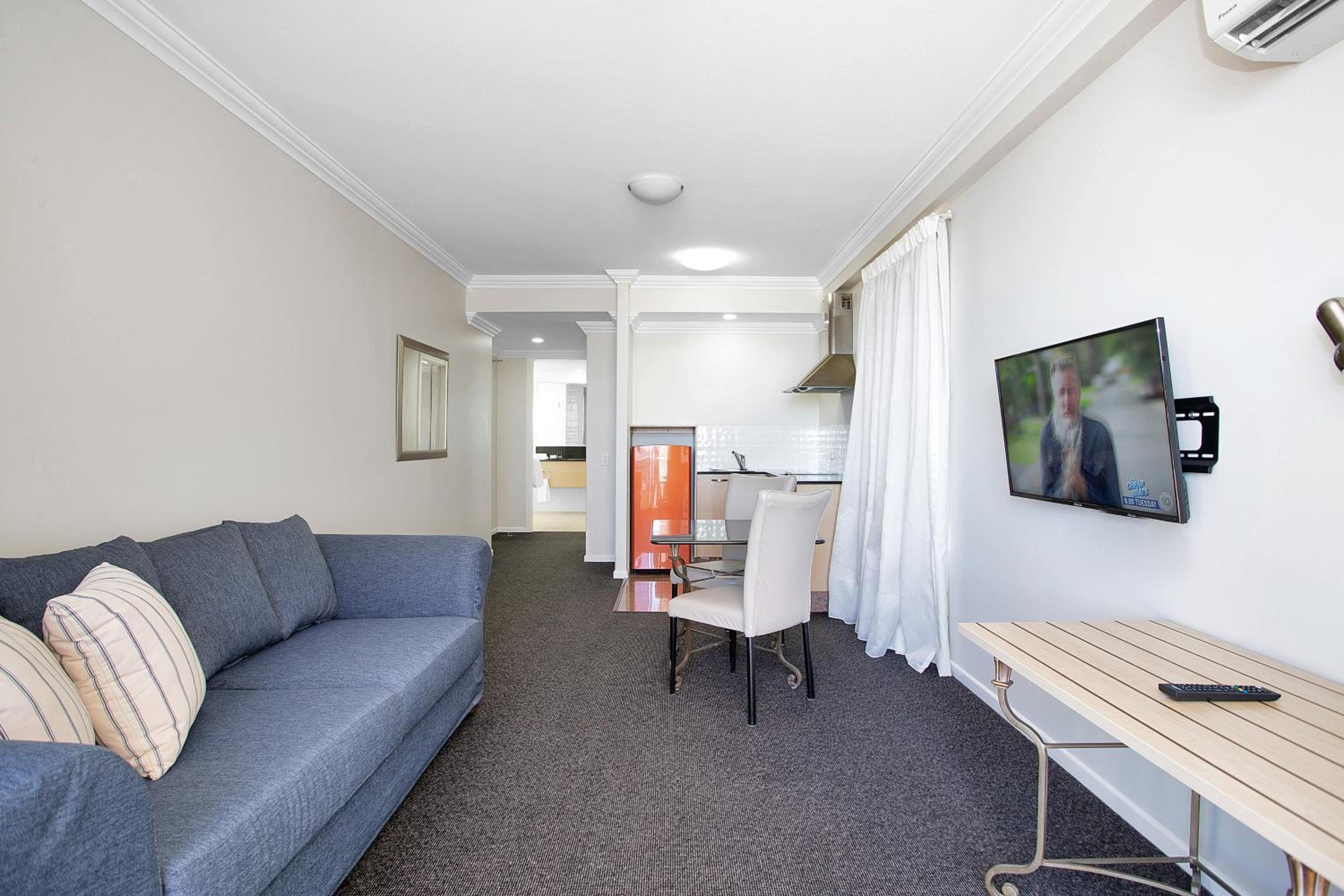 Executive Queen Room with Balcony - Photo 1