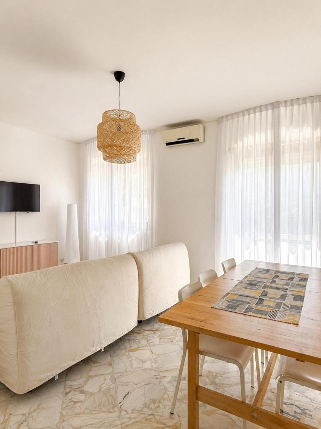 Two-Bedroom Apartment with Balcony photo 3