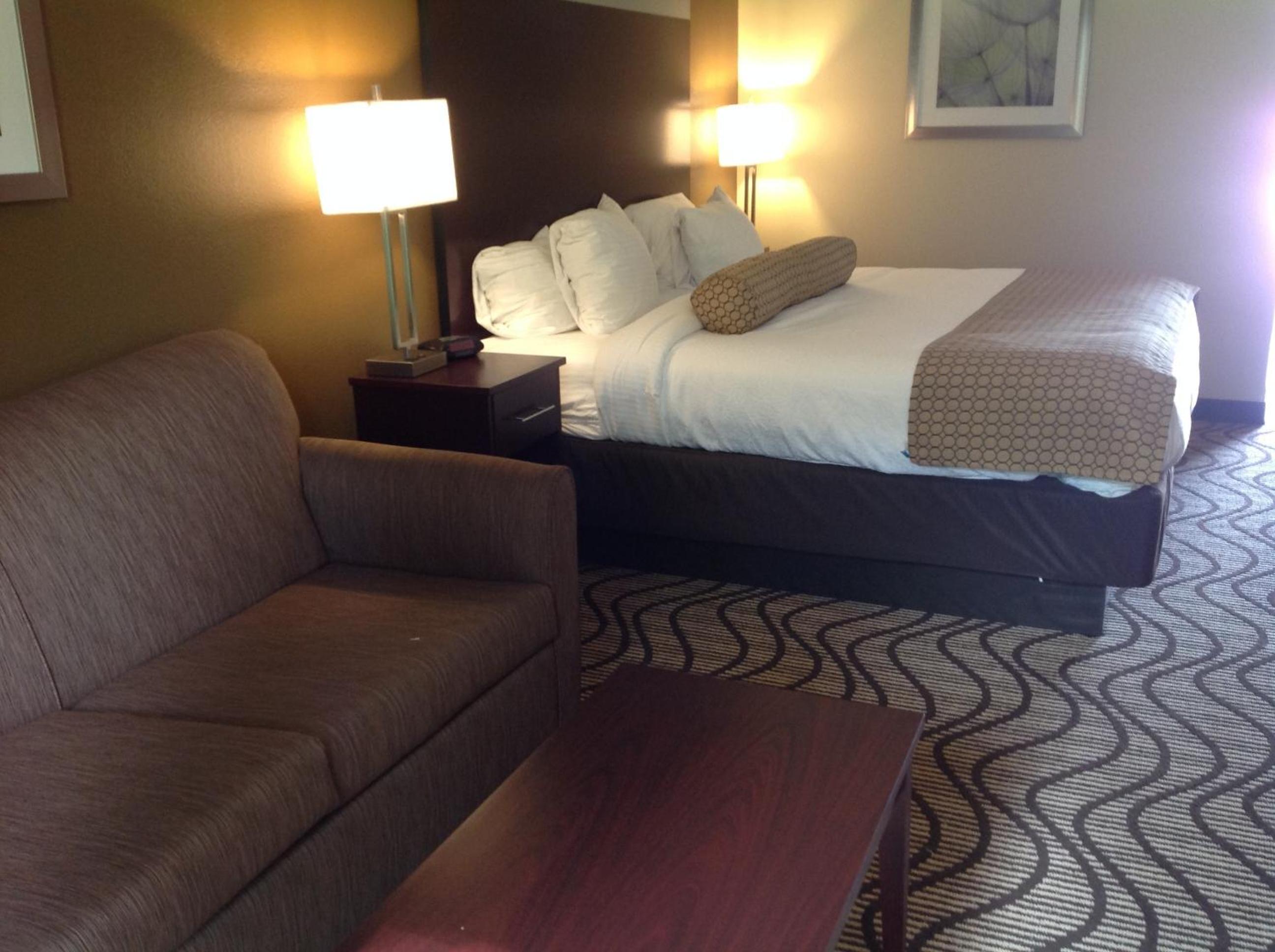 King Room with Sofa Bed - Photo 2