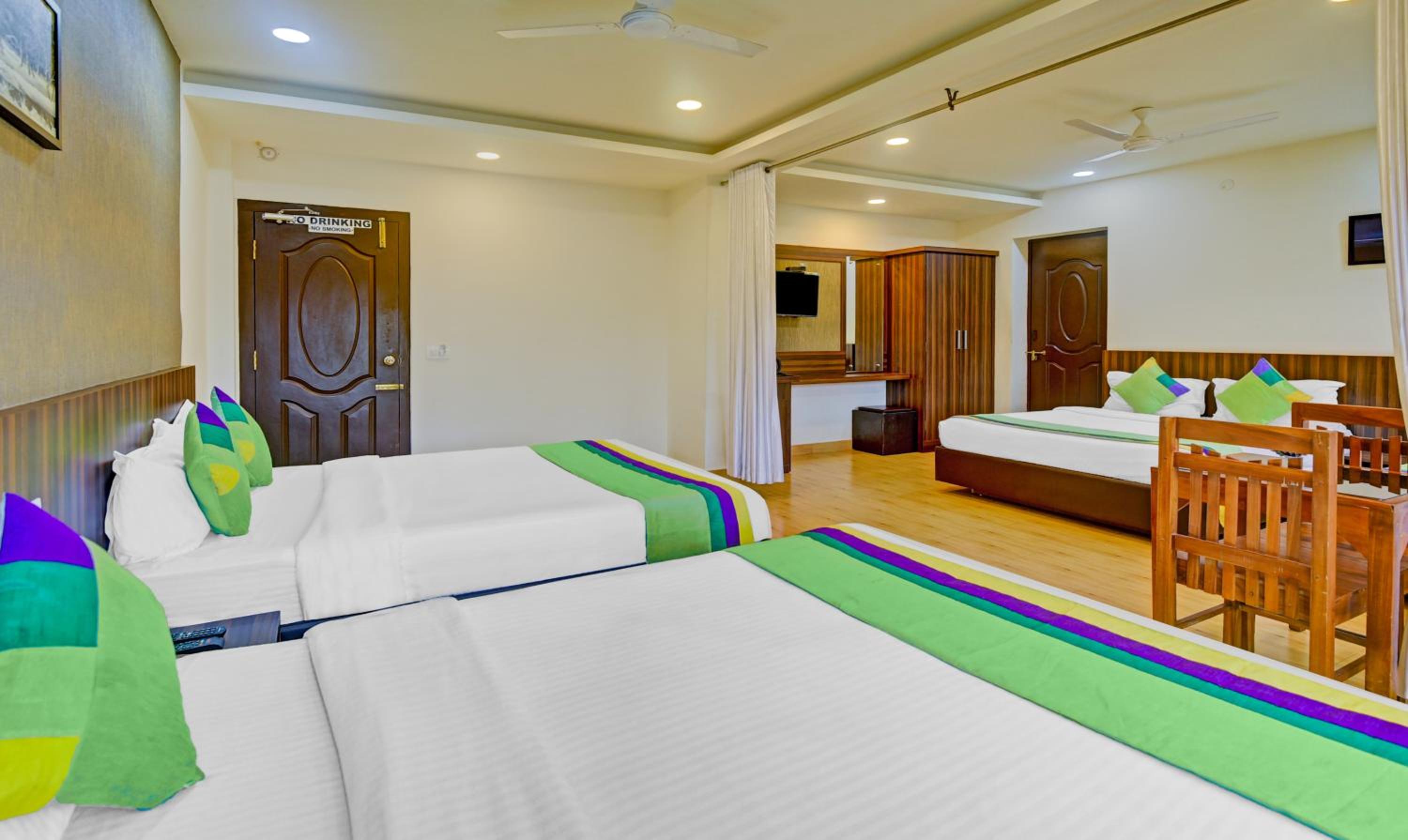 Spacious Premium Room photo 2