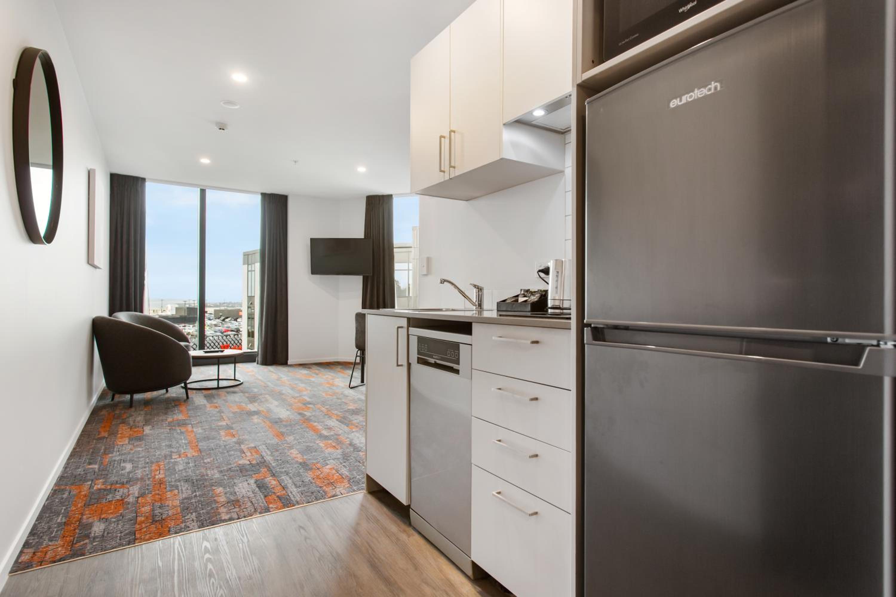 One-Bedroom King Apartment with Kitchenette - Non-Motorway Facing