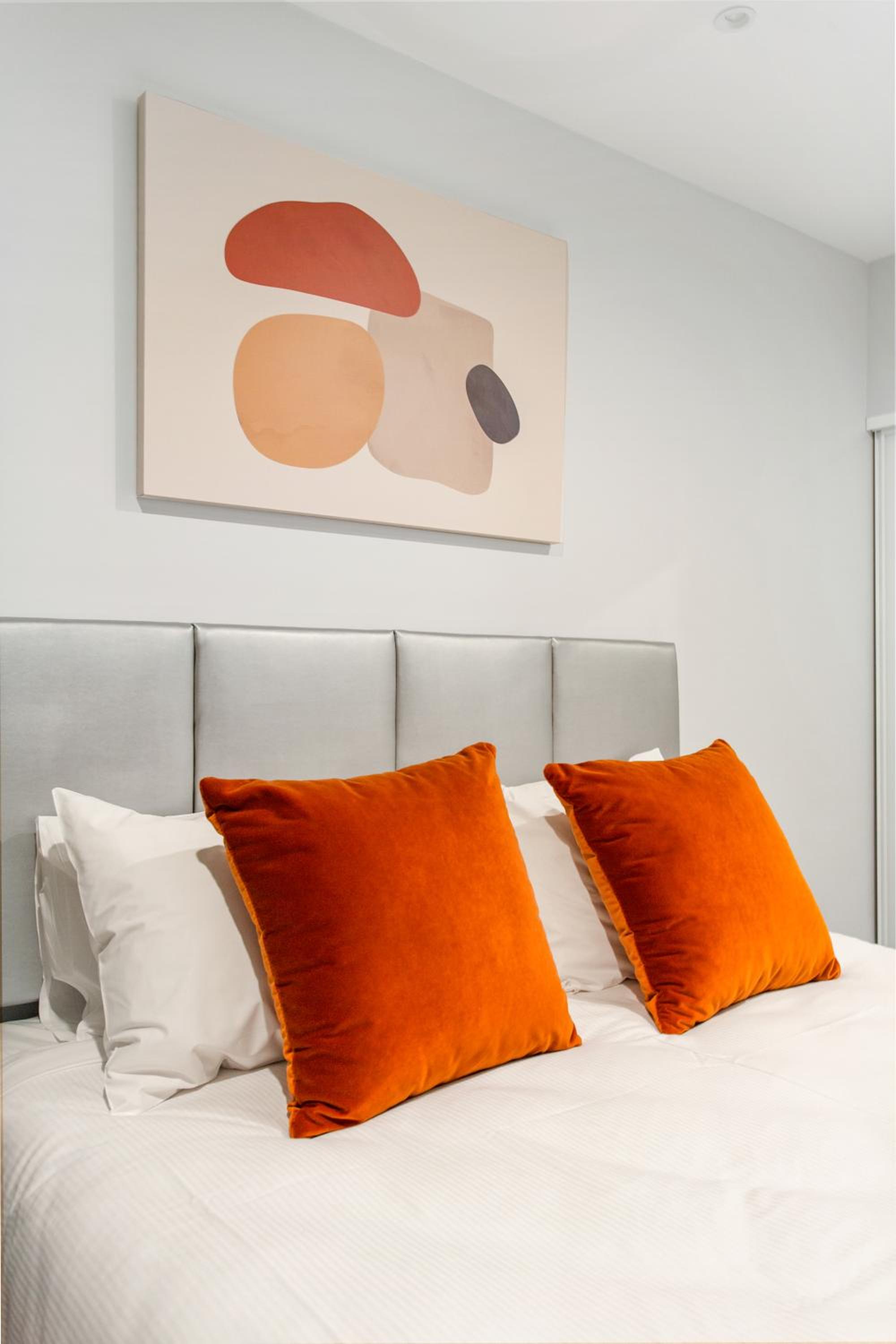 One-Bedroom Deluxe King Apartment with Kitchen - Top Floor/Non-Motorway Facing