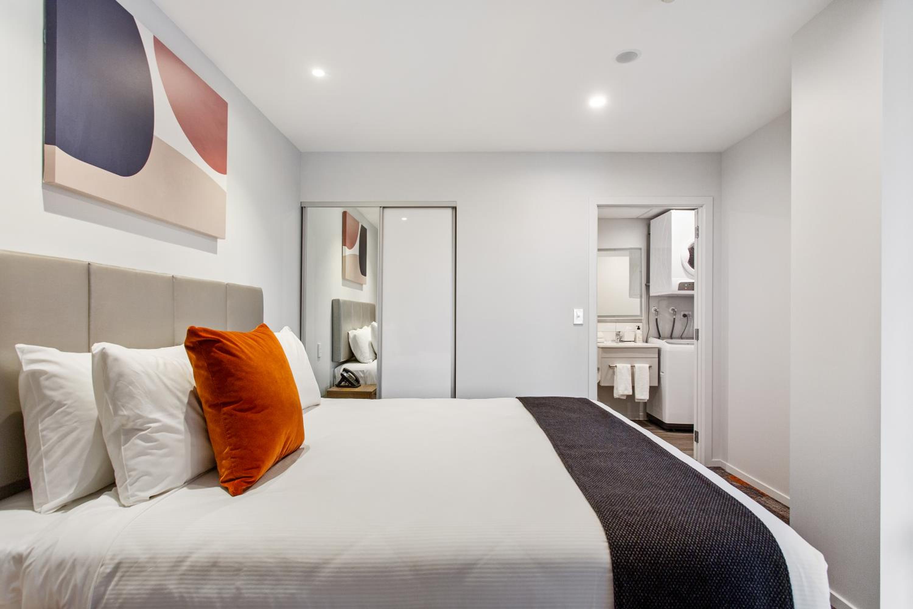 One-Bedroom King Apartment with Kitchenette - Non-Motorway Facing thumbnail 6