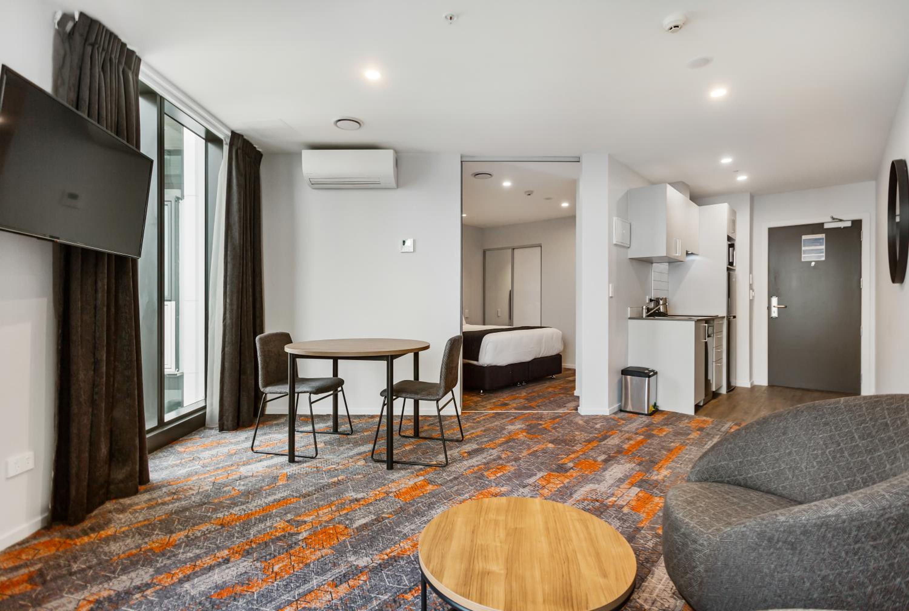 One-Bedroom King Apartment with Kitchenette - Non-Motorway Facing