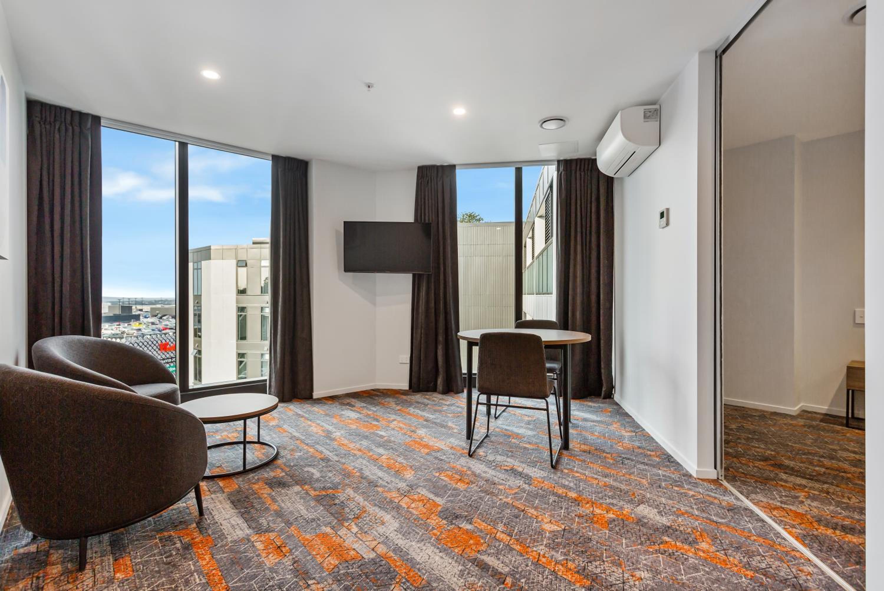 One-Bedroom King Apartment with Kitchenette - Non-Motorway Facing thumbnail 5