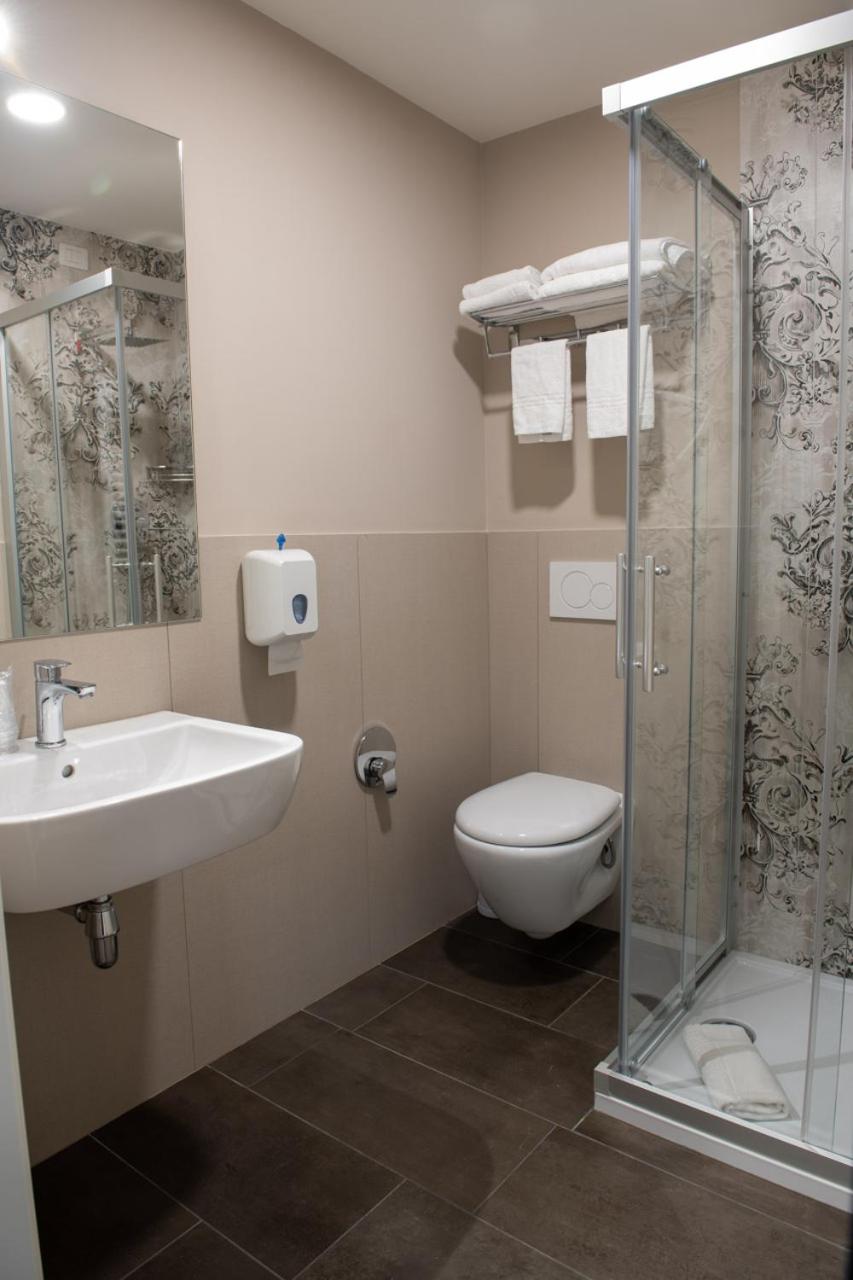 Double Room - Photo 4