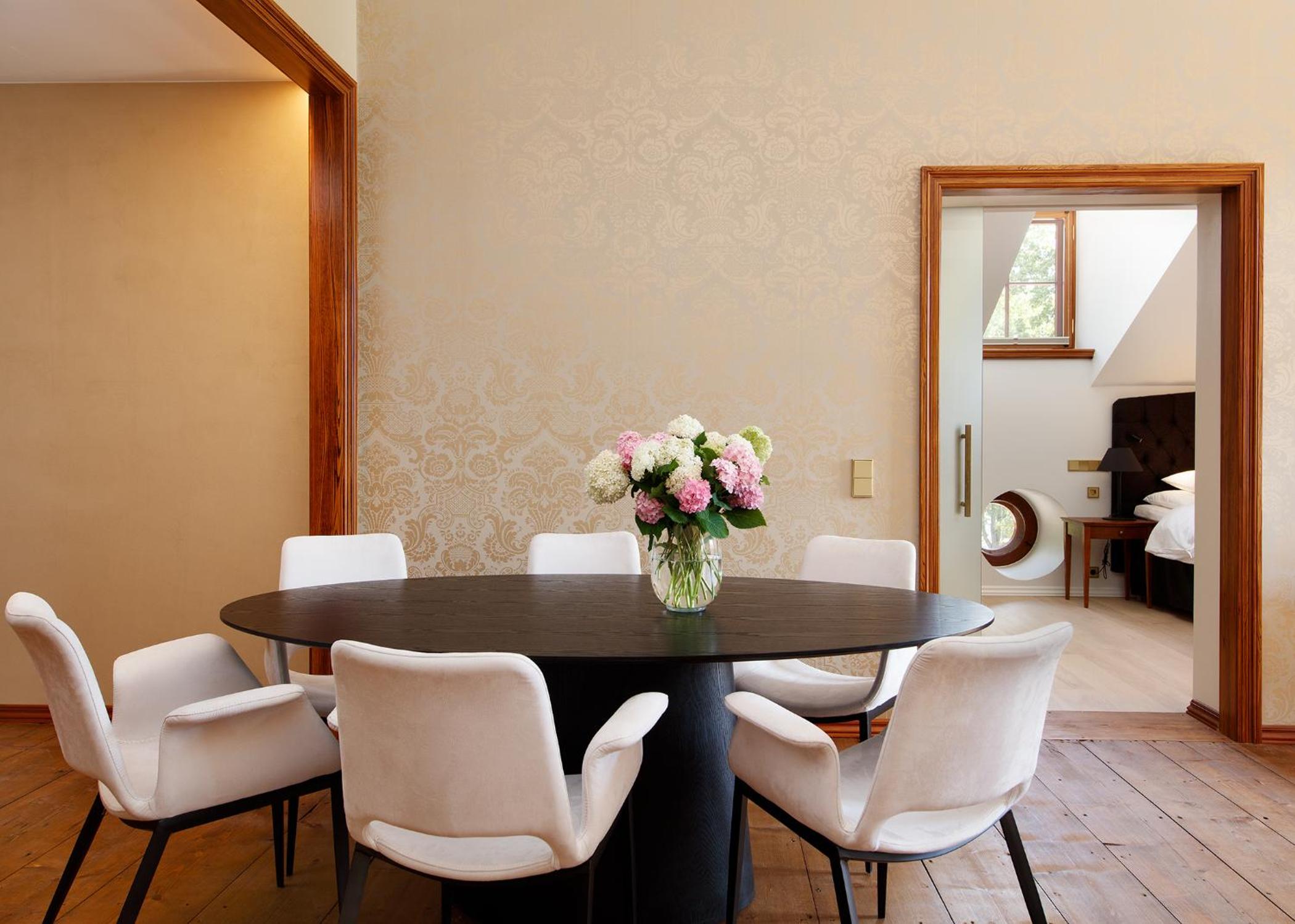 Presidential Suite with Spa Access photo 3