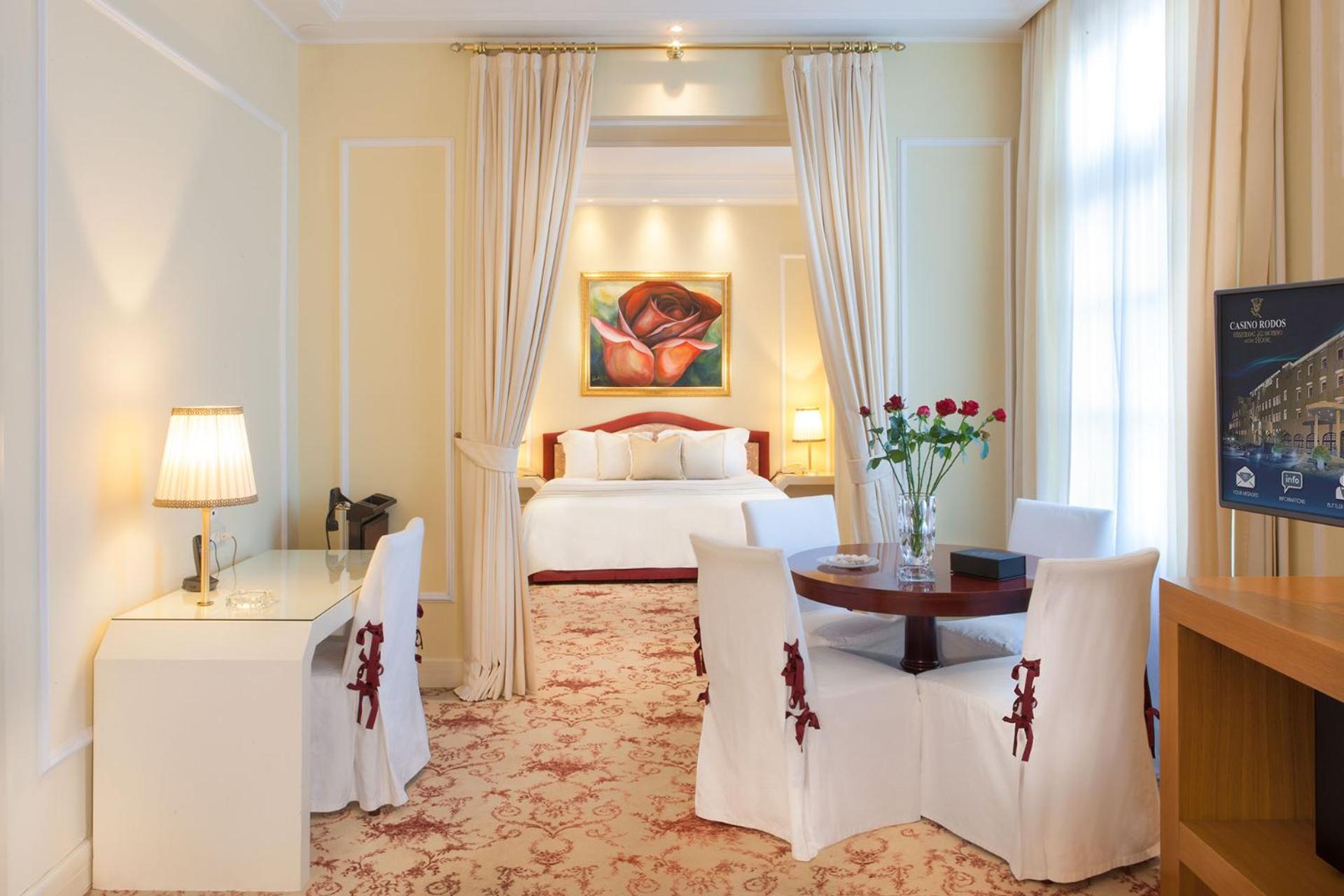 Queen Suite Garden View