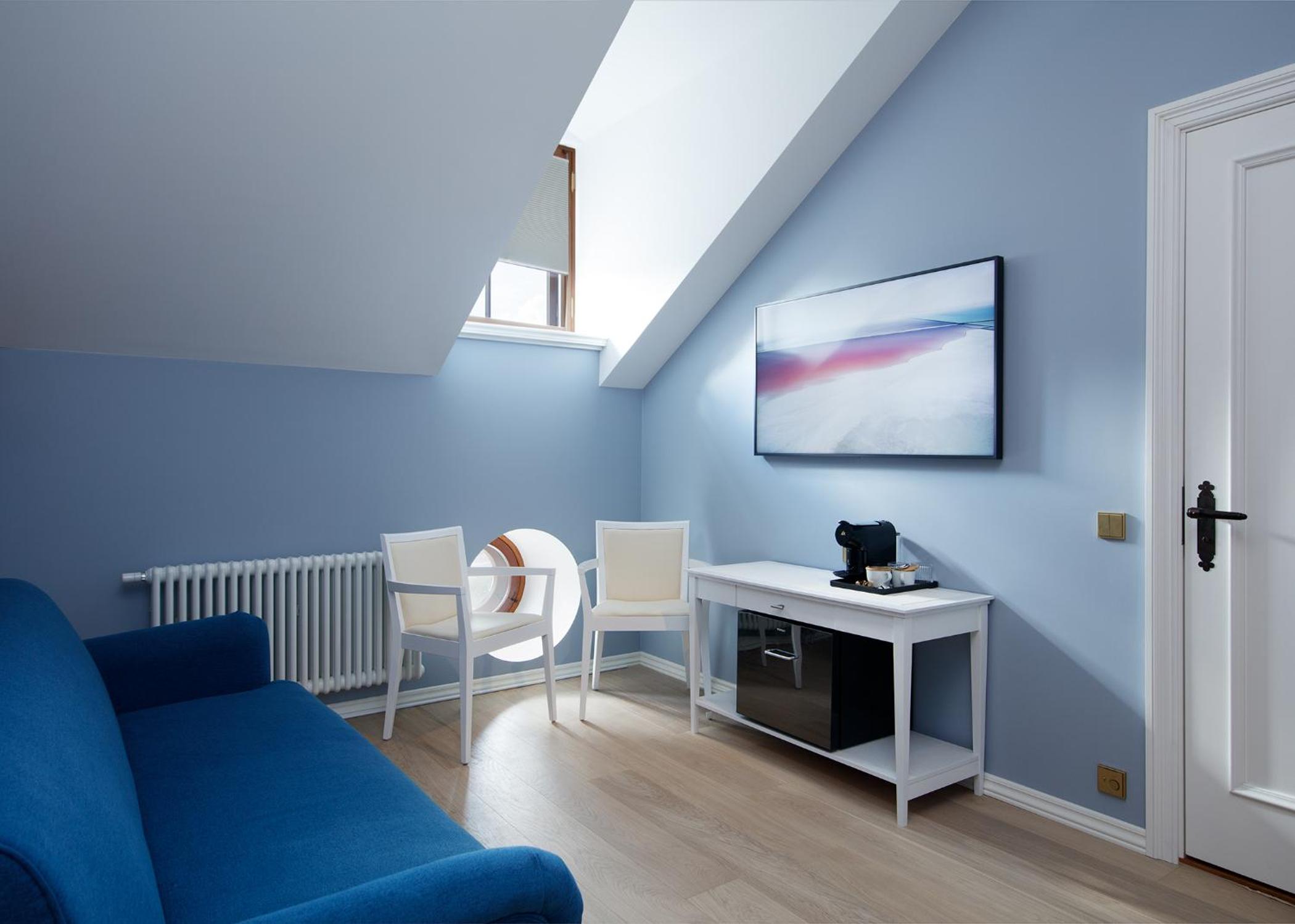 Junior Suite with Spa Access - Photo 23