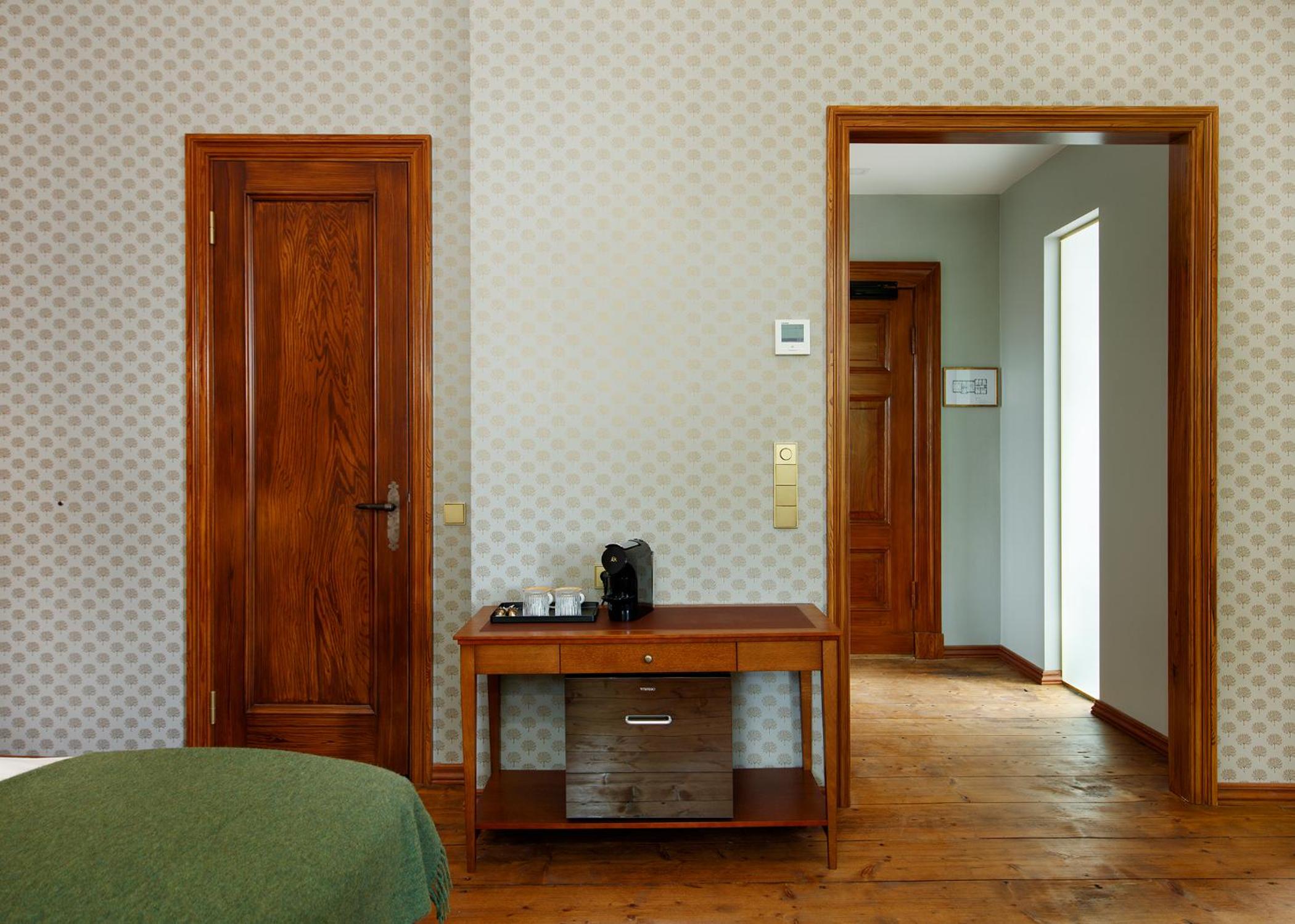 Junior Suite with Spa Access - Photo 25