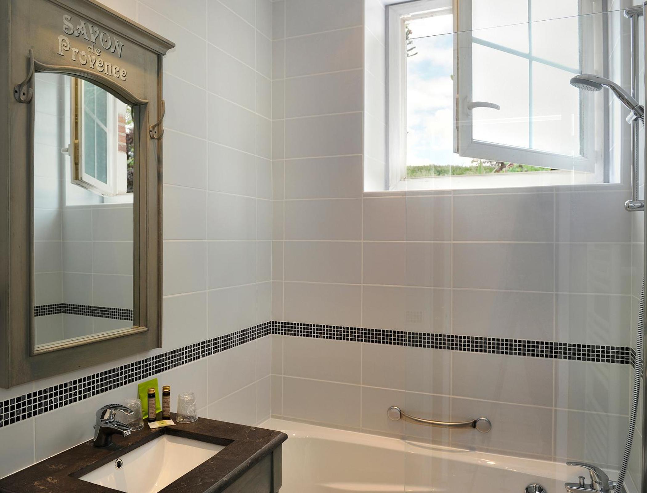 Large Double Room - Photo 4