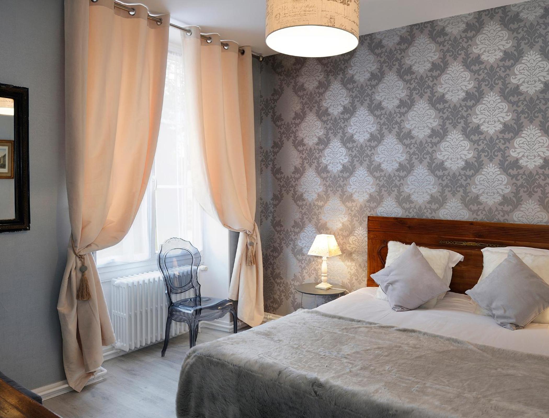 Large Double Room - Photo 1