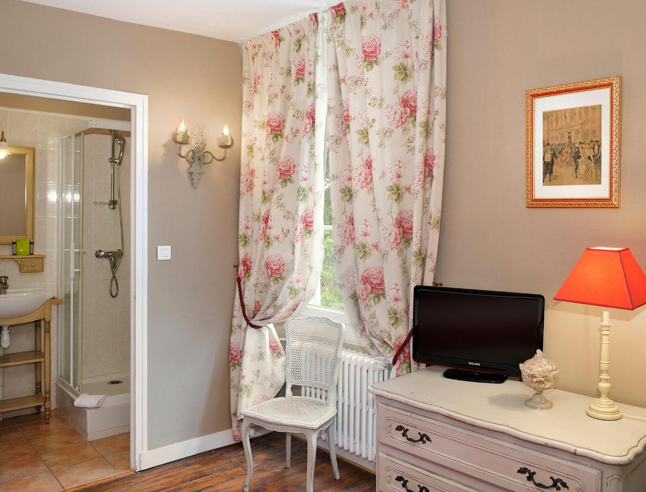 Standard Double Room - Photo 2