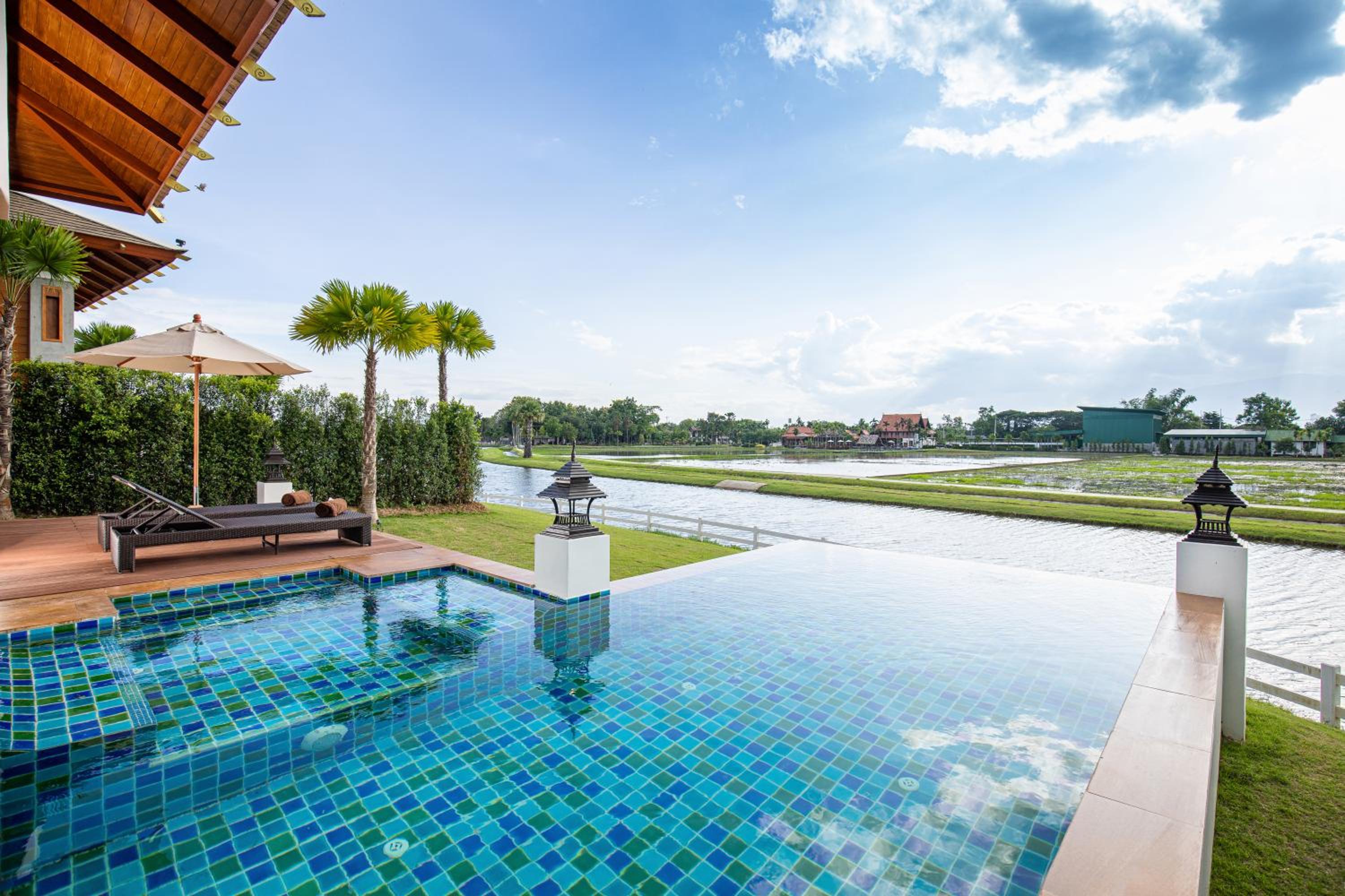 Villa with Private Pool - Photo 5