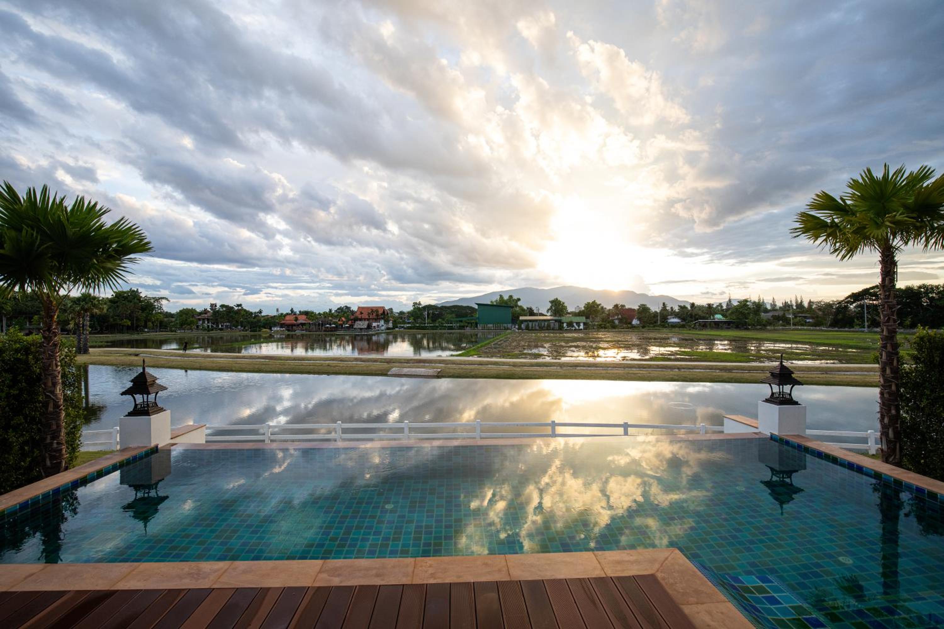 Villa with Private Pool - Photo 3