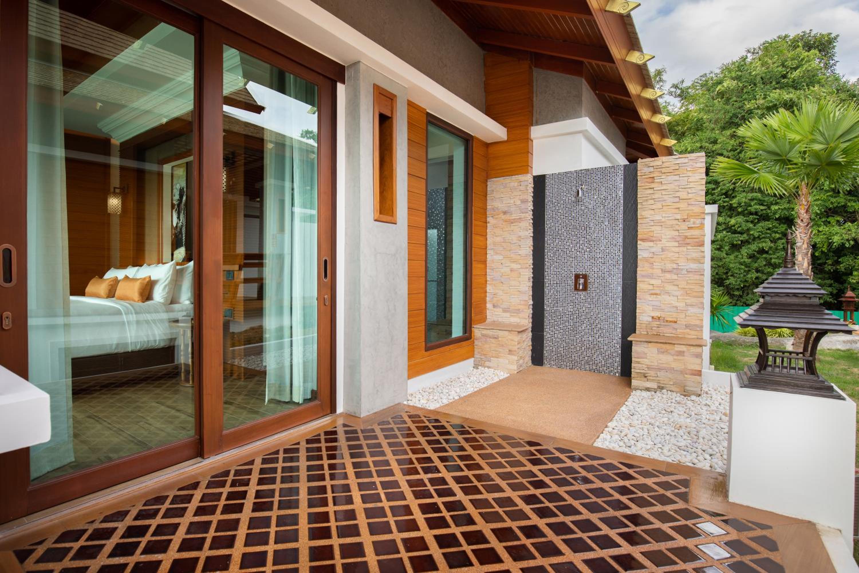 Villa with Private Pool - Photo 2
