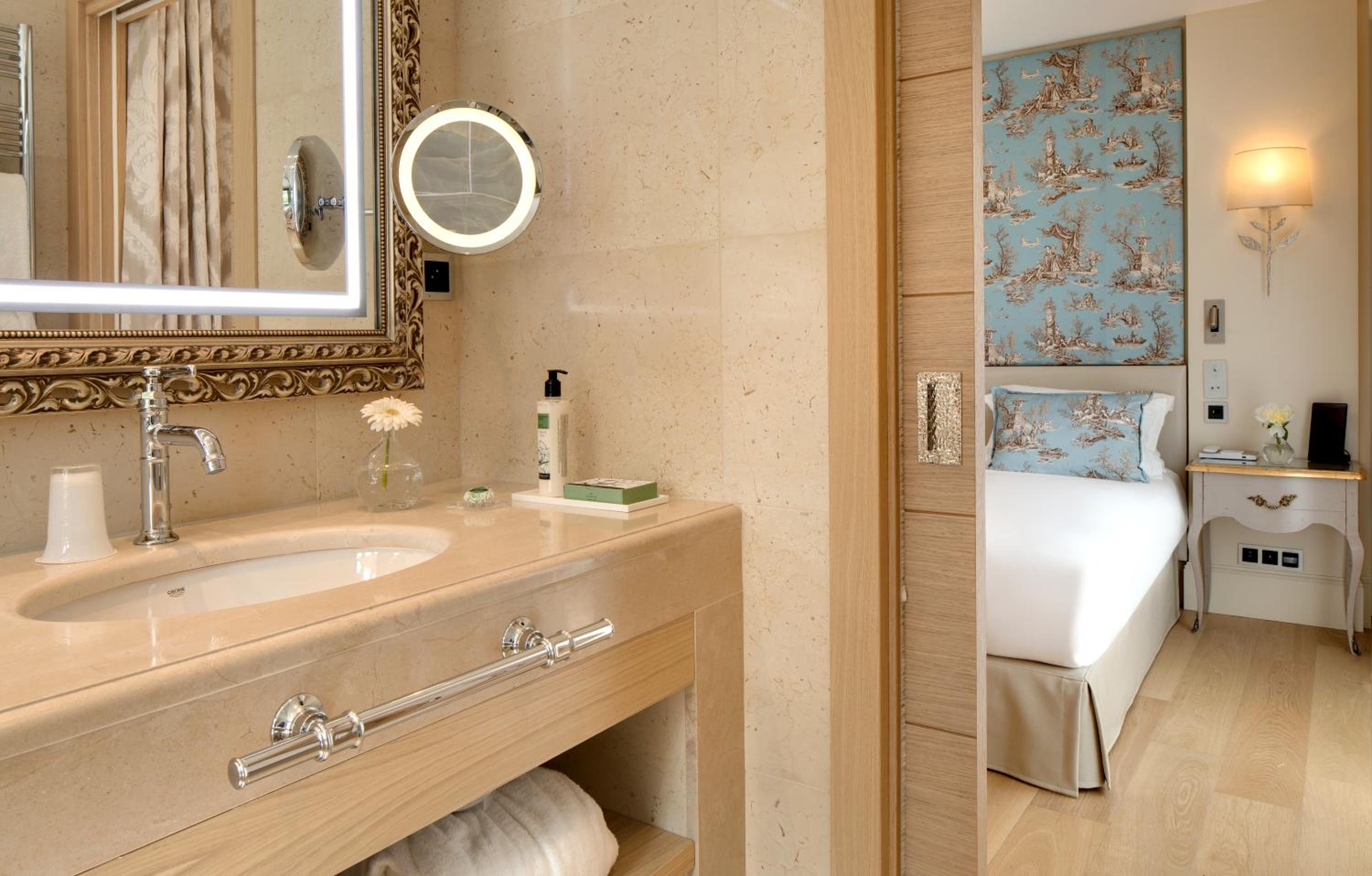 Deluxe Double or Twin Room - Photo 4