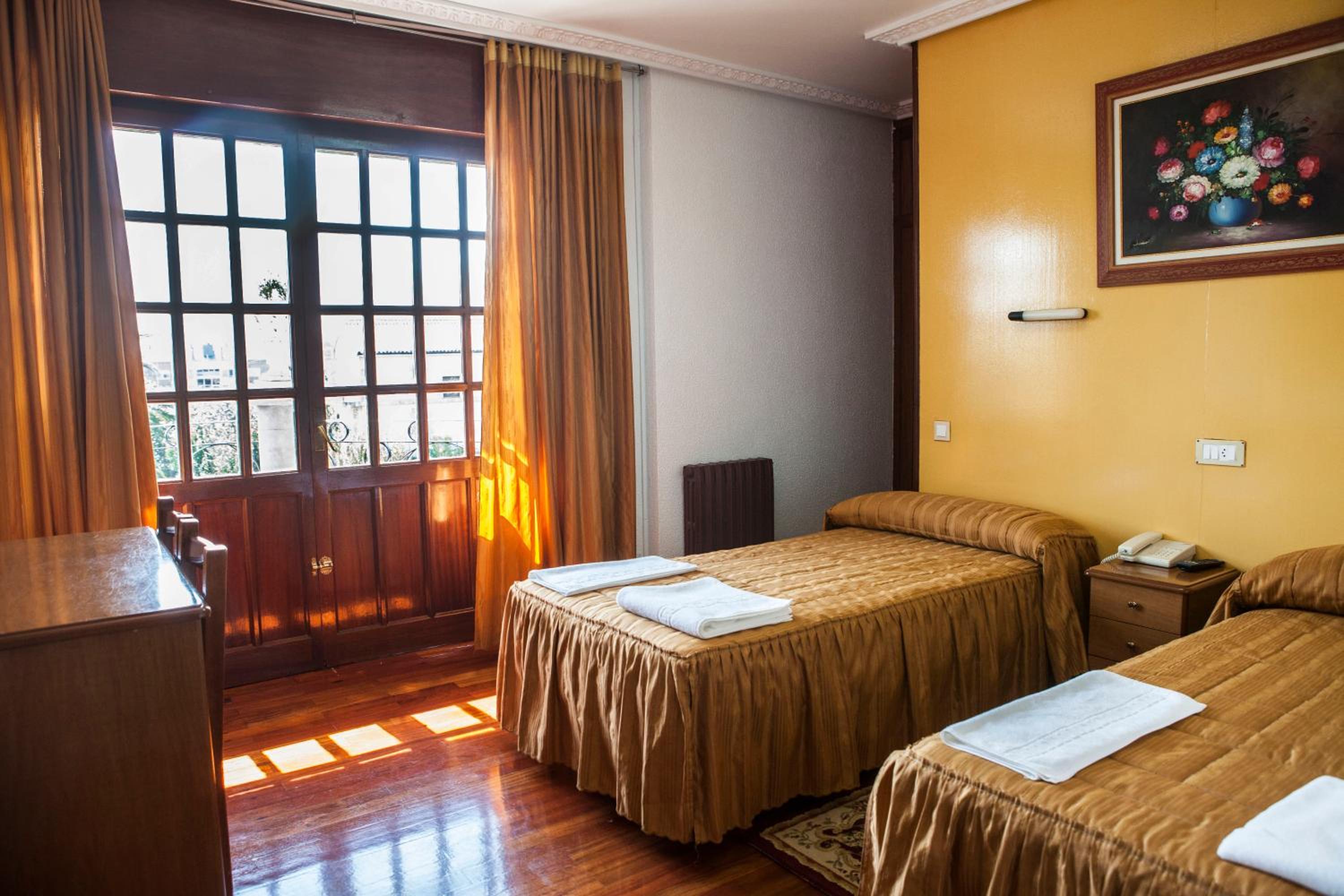Twin Room - Photo 1