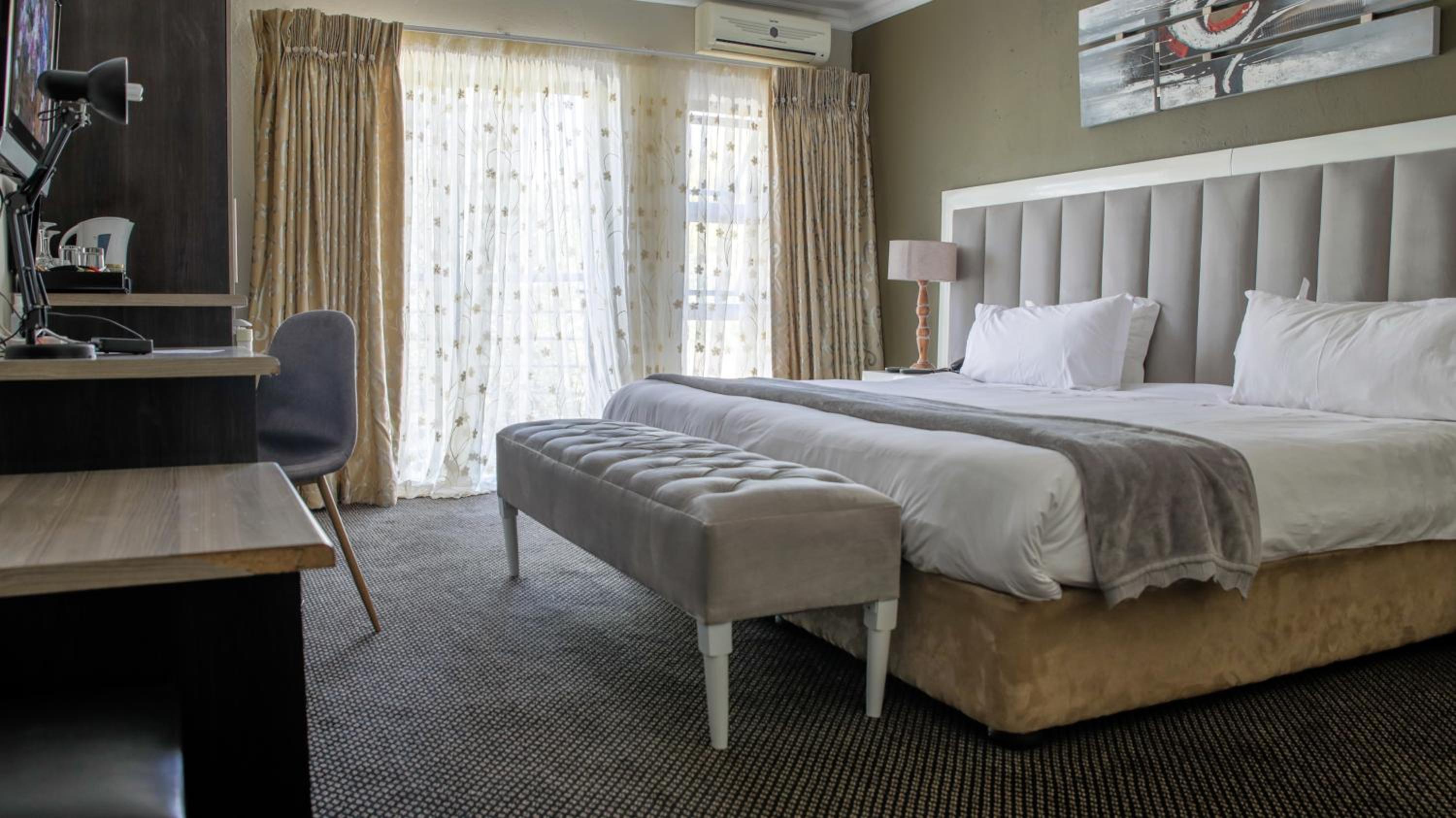 Standard Double or Twin Room - Photo 2