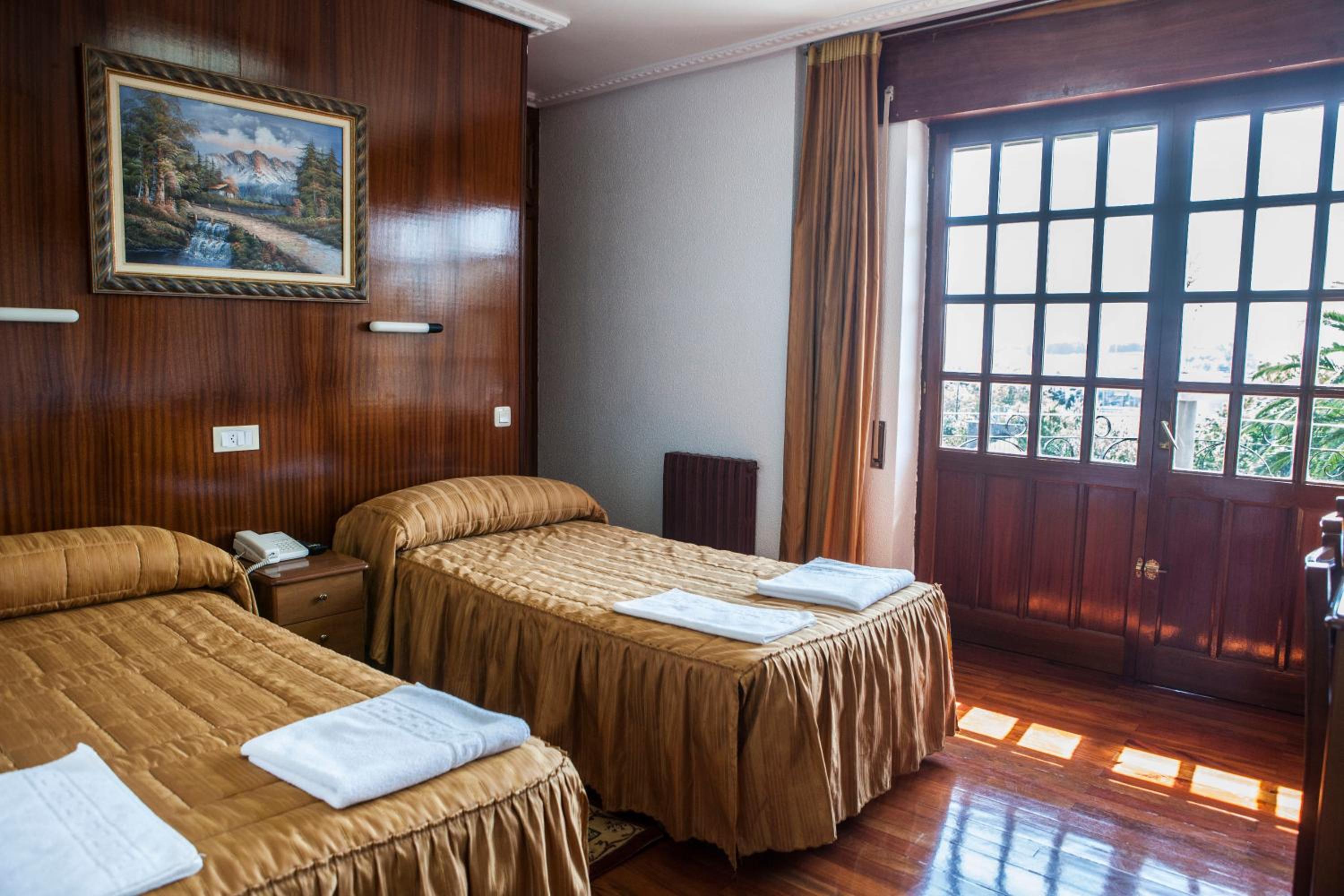 Twin Room - Photo 5