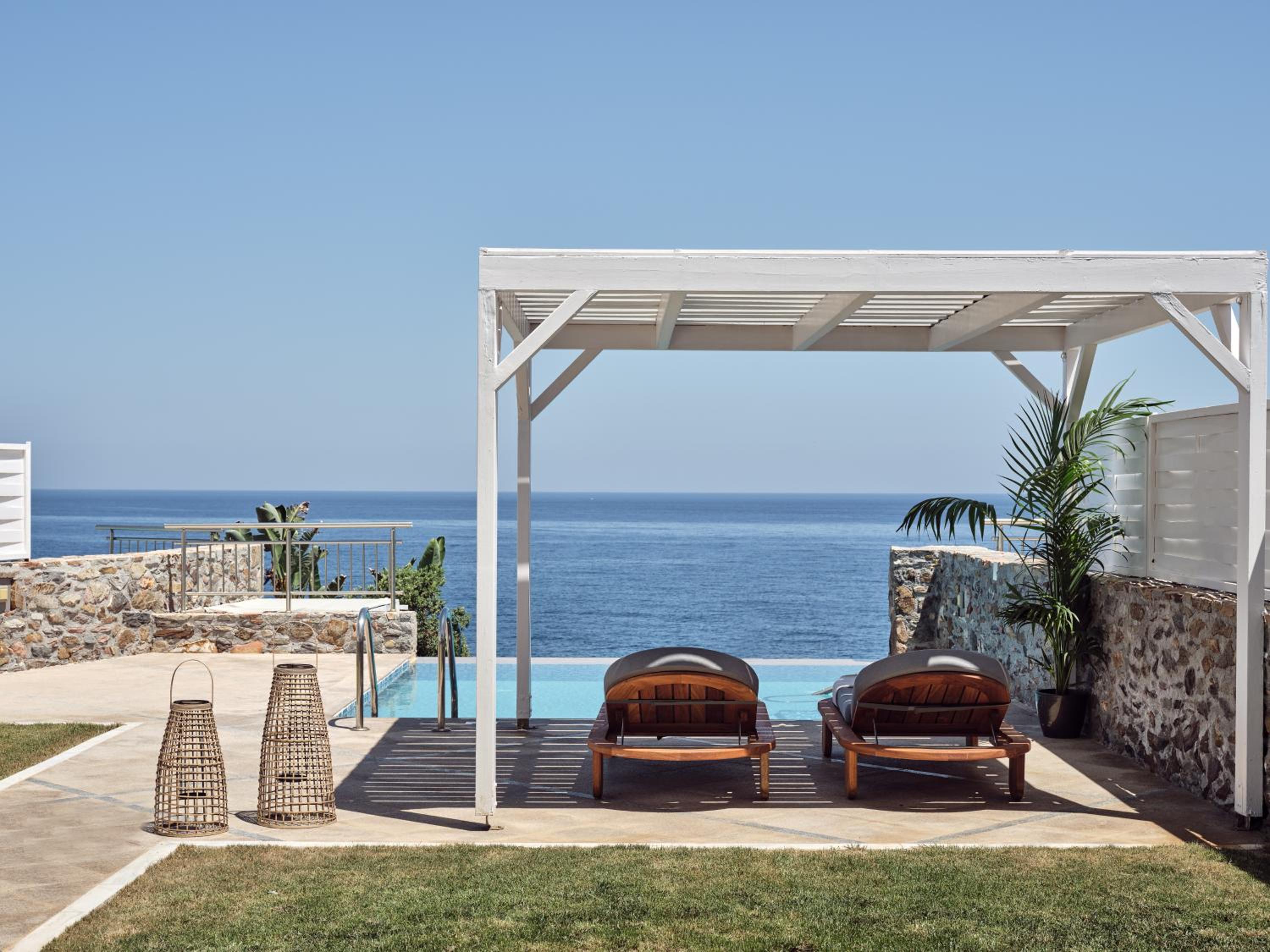 Luxury Villa Sea Front with Private Pool - Photo 10