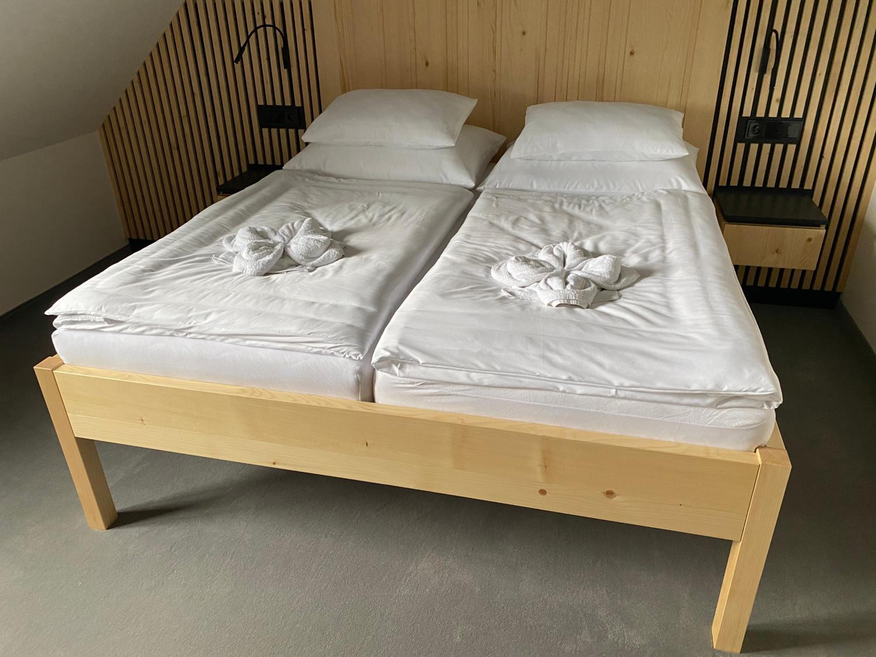 Deluxe Double Room with Bath photo 3