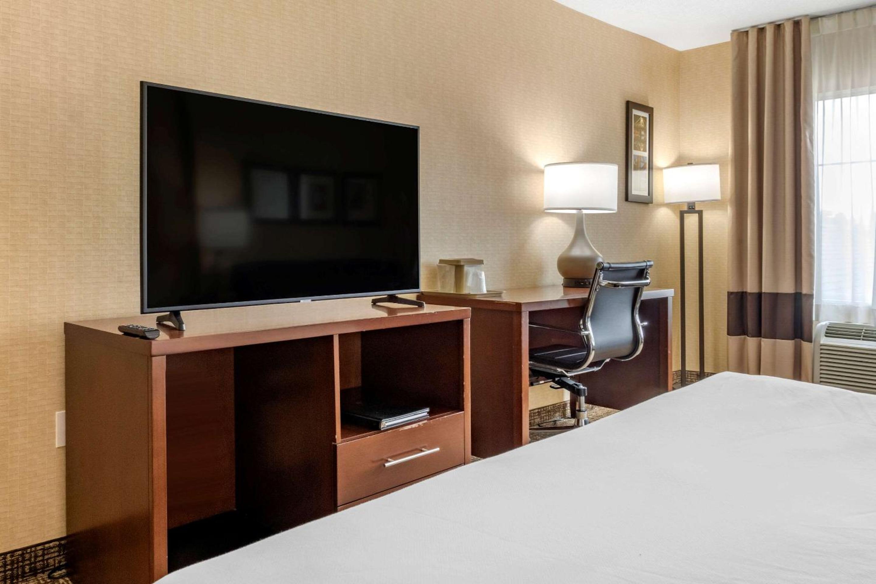 King Room - Non-Smoking - Photo 1