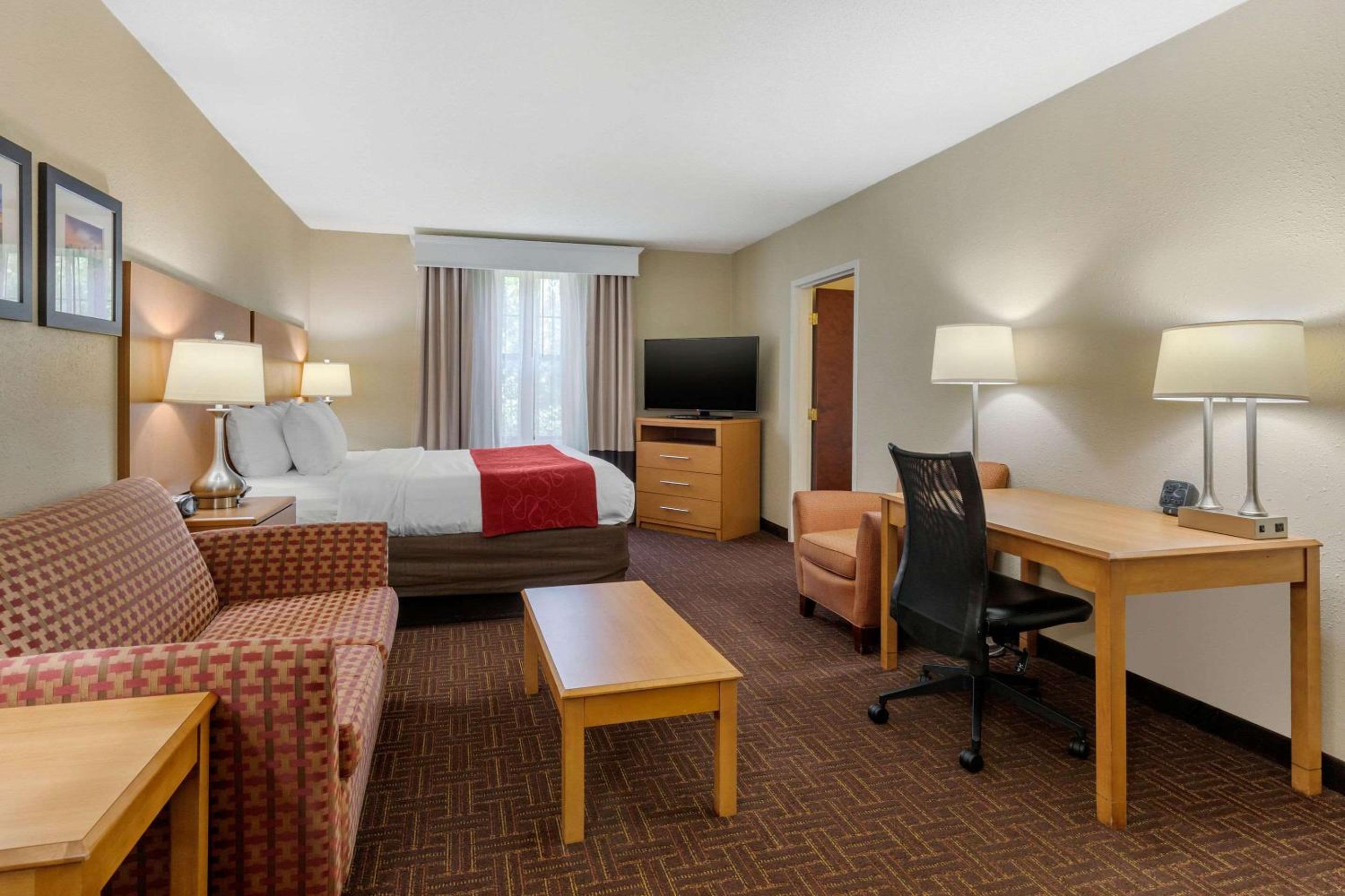 Superior King Suite - Non-Smoking - Photo 1
