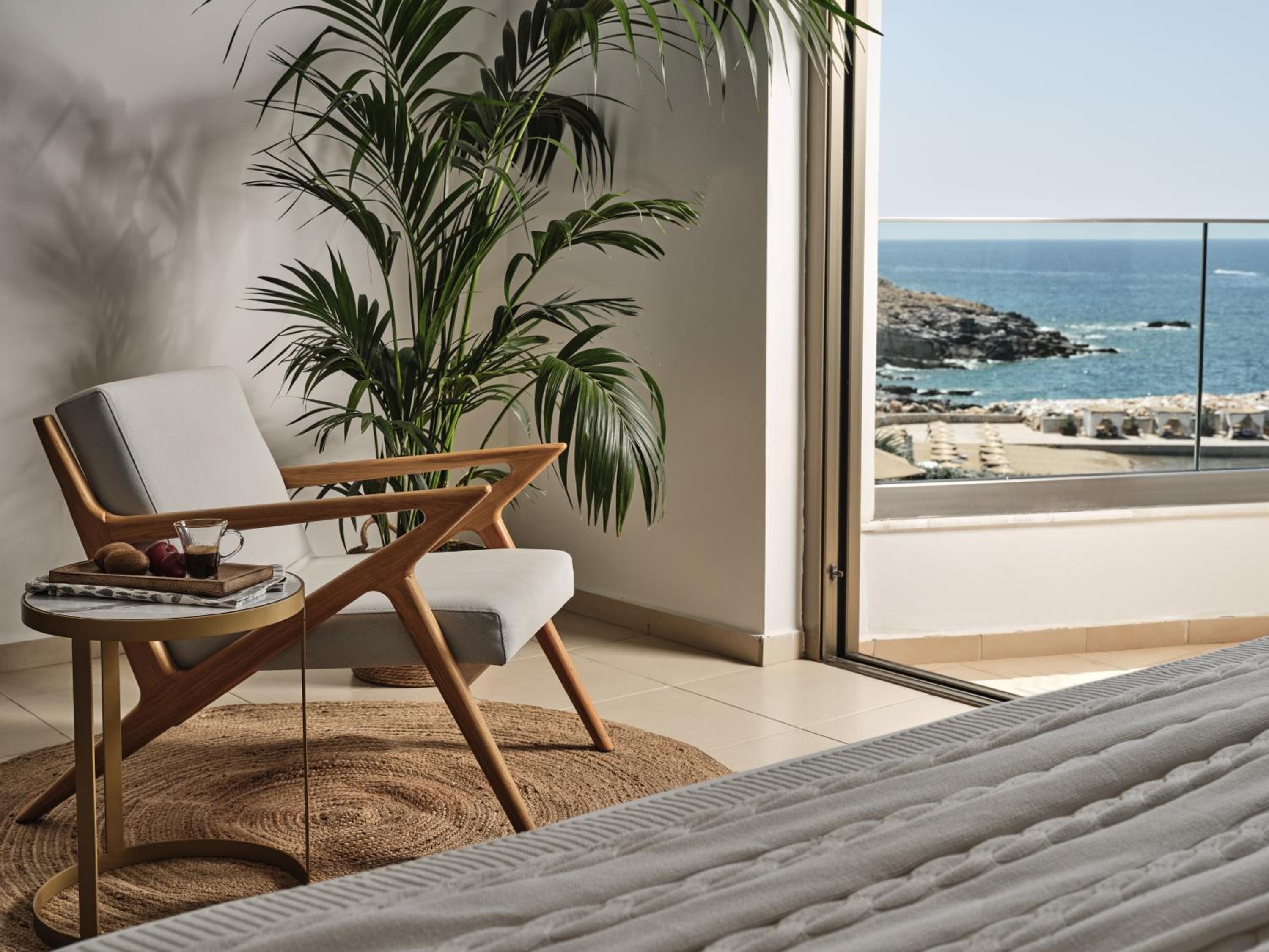 Superior Room Sea Front with Sea View thumbnail 5