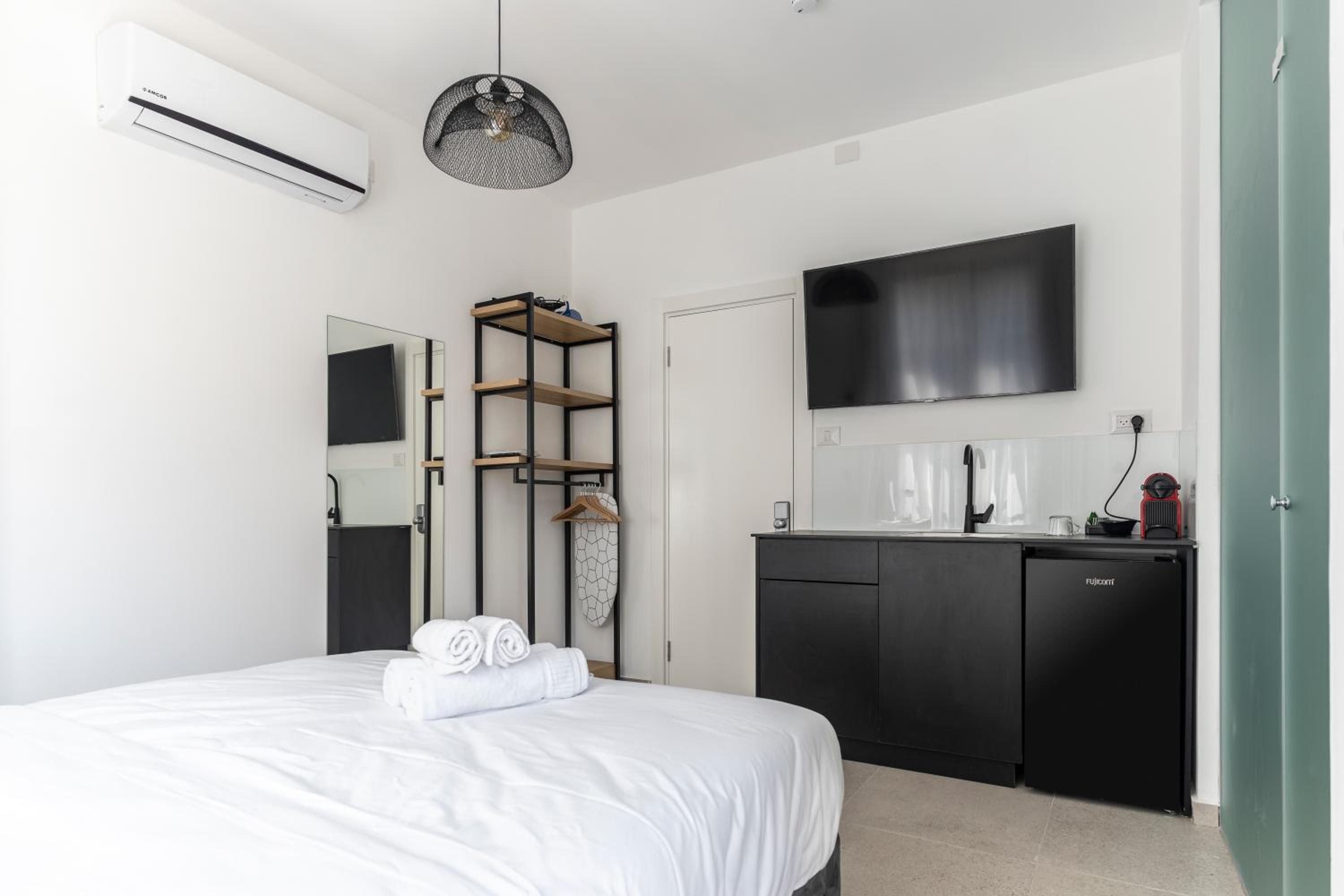 Deluxe Double Room with Balcony photo 2