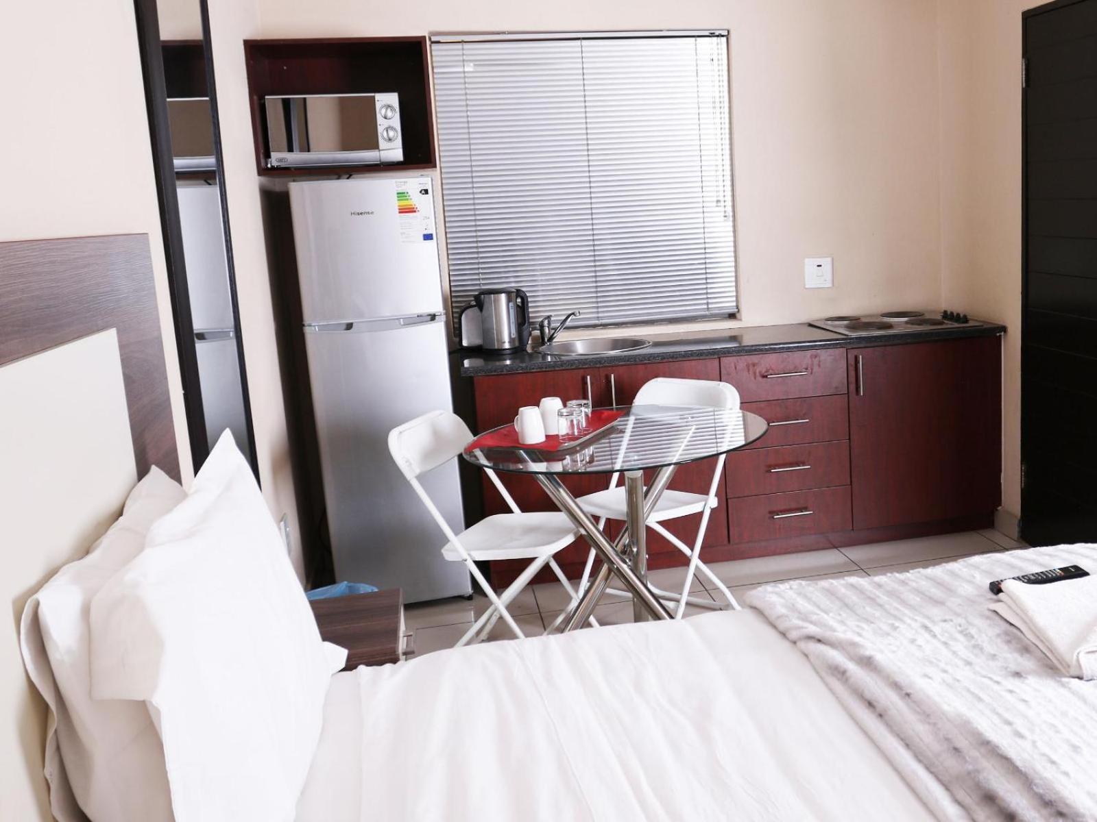 Basic King Room photo 3