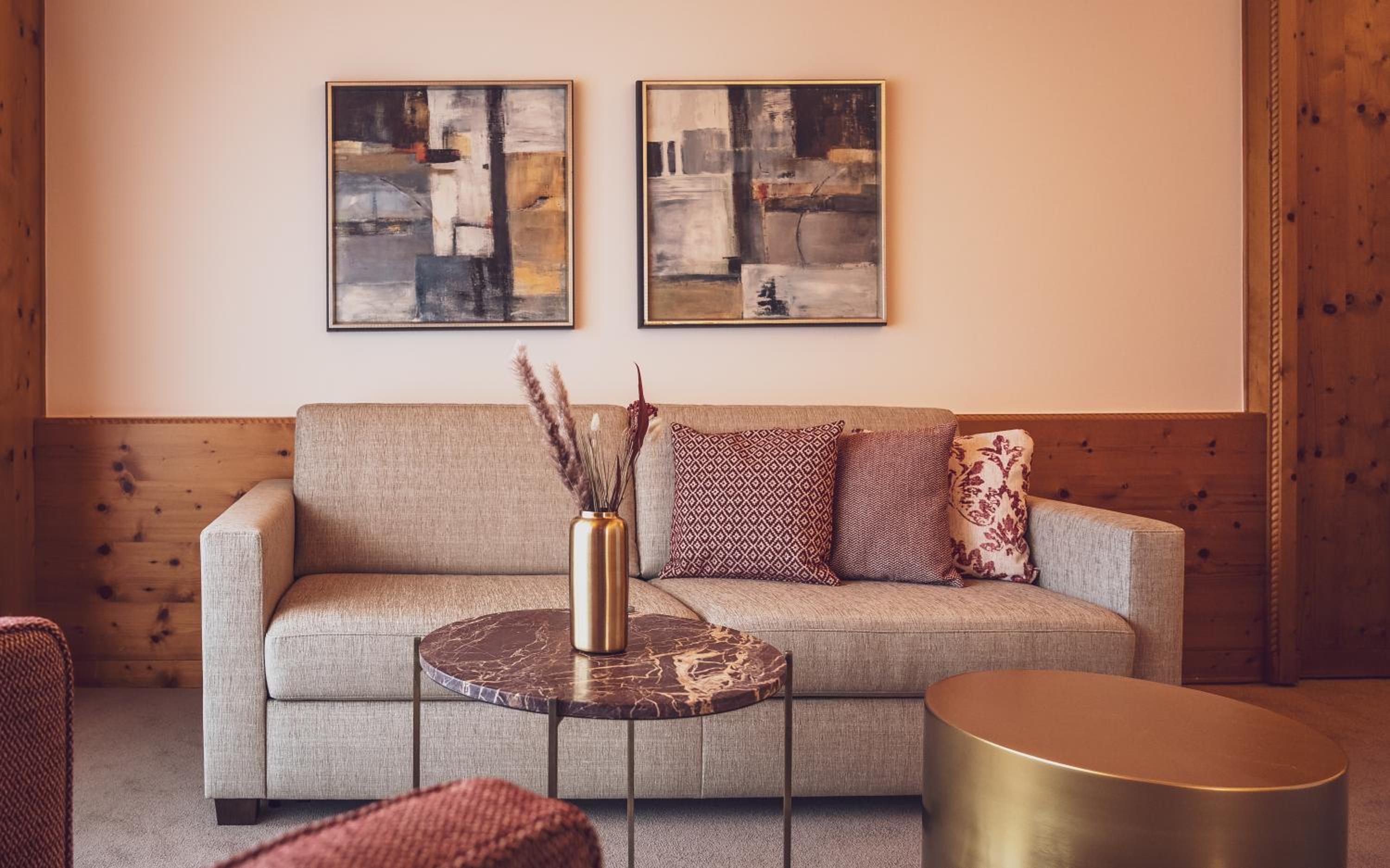 Senior Suite - Photo 1