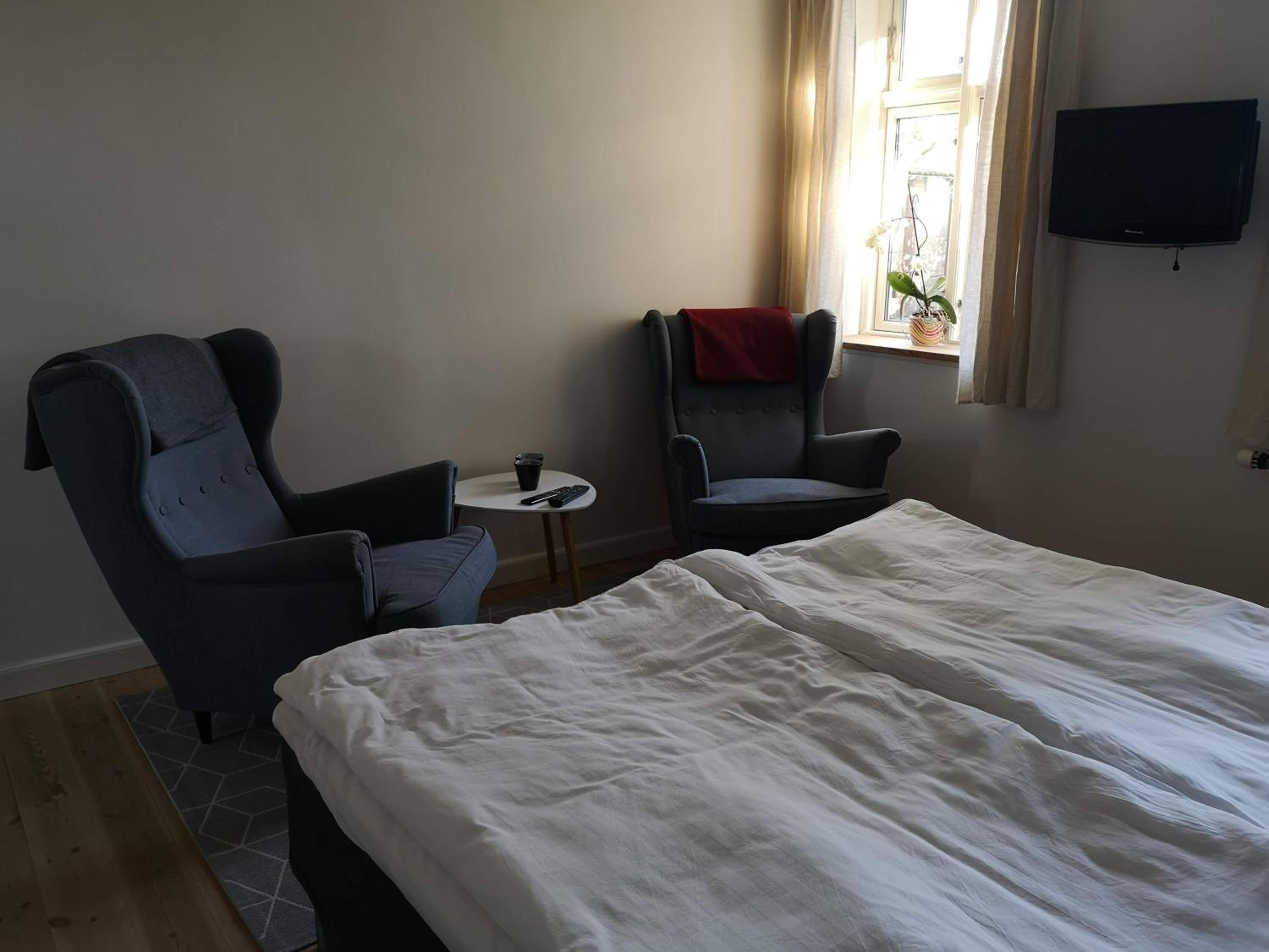 Double Room with Private Bathroom - Photo 6
