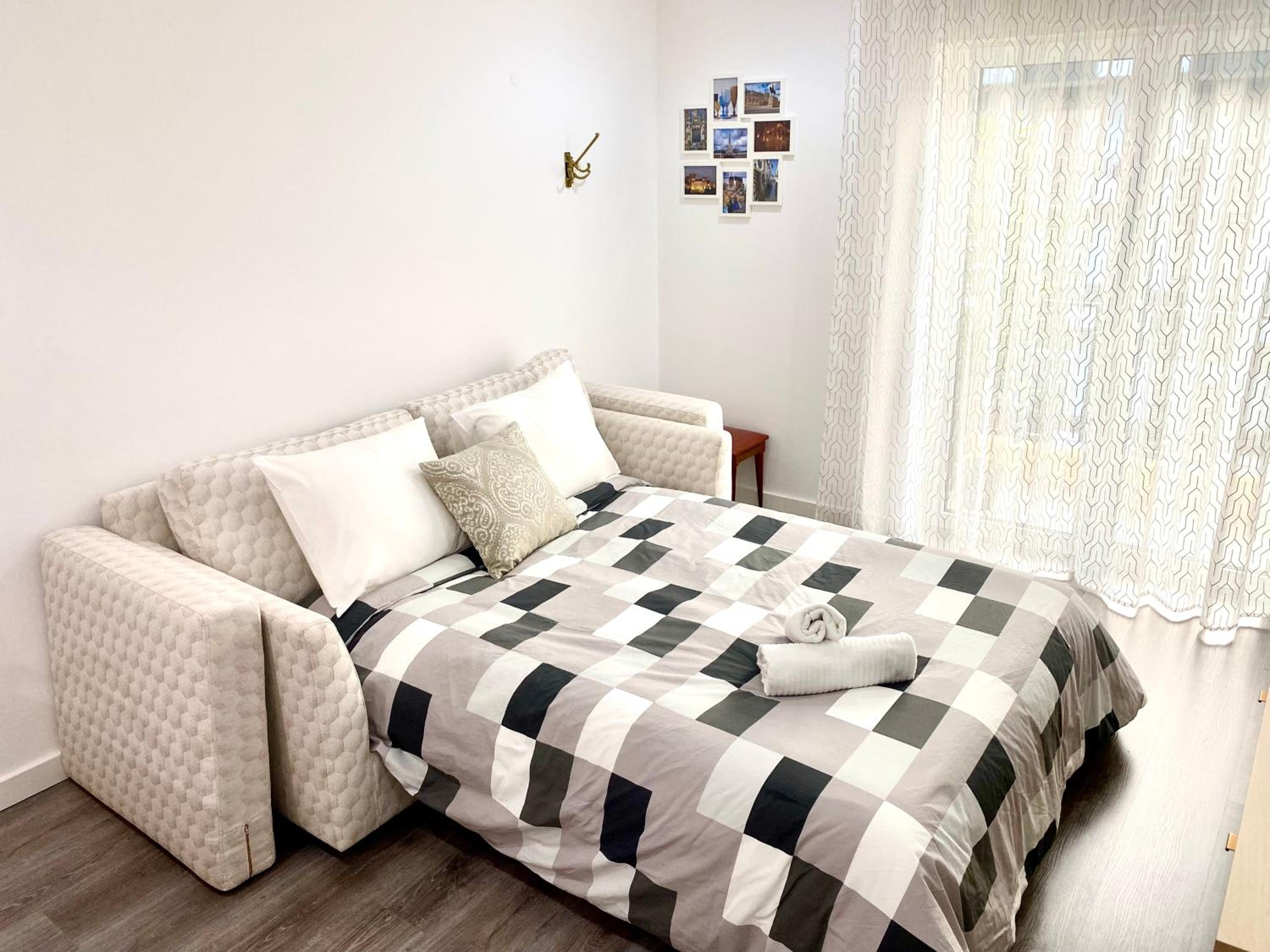 One-Bedroom Apartment - Photo 17