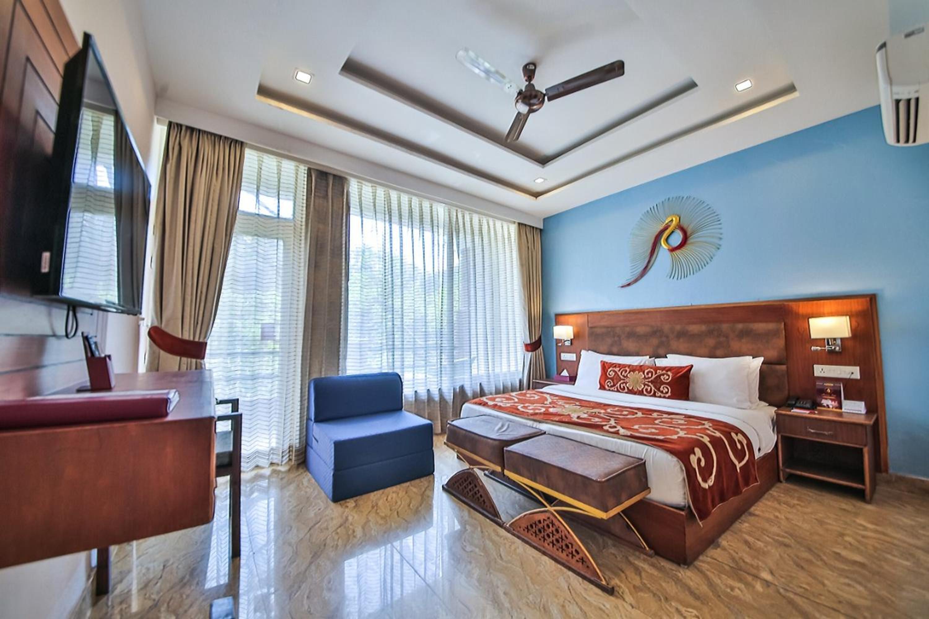 Deluxe Ganges View Room with Private Balcony - Photo 1