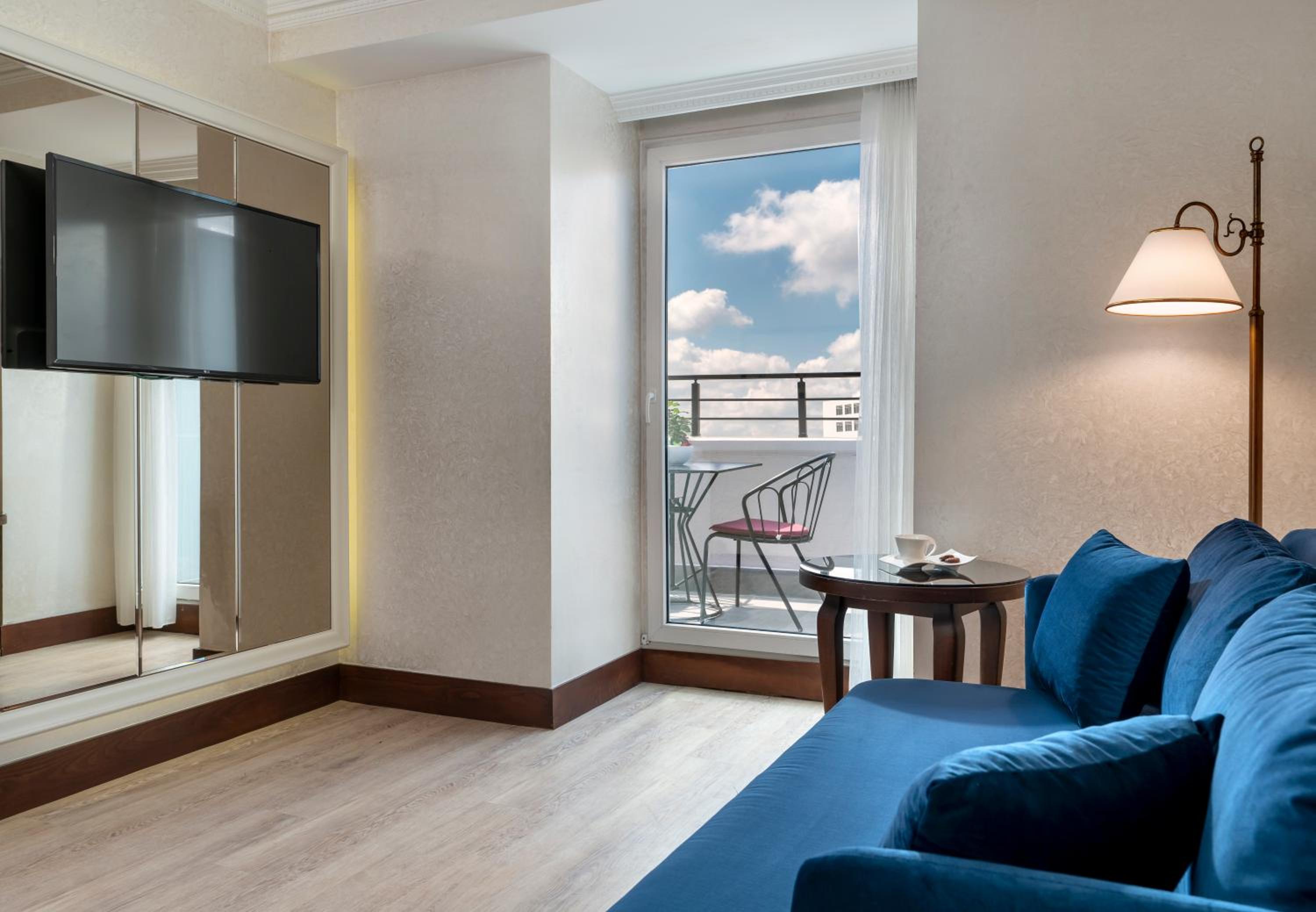 Suite with Terrace photo 1
