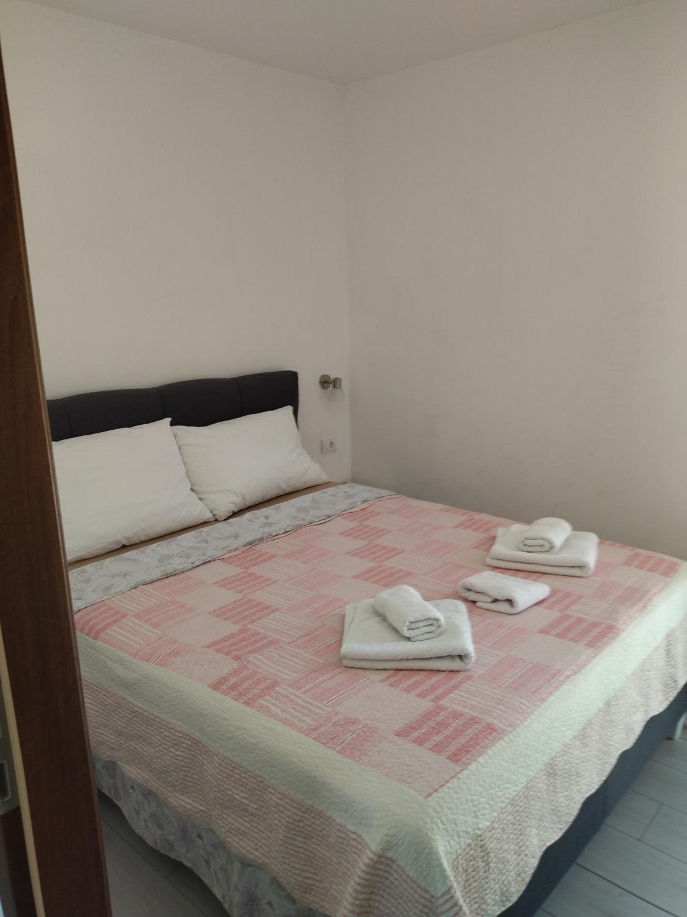 One-Bedroom Apartment - Photo 6