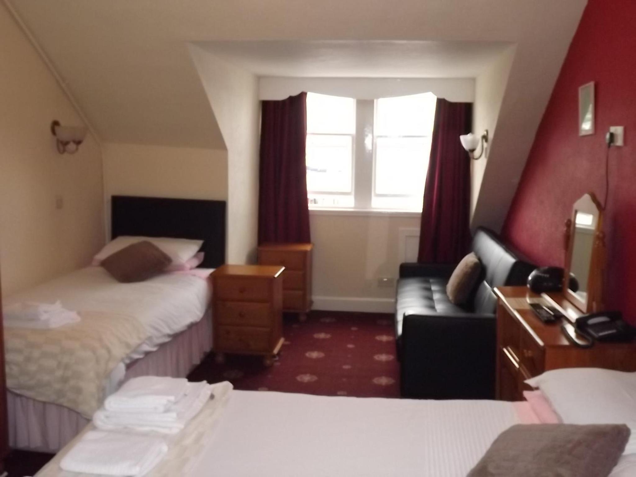 Family Room (2 Adults + 2 Children) photo 1