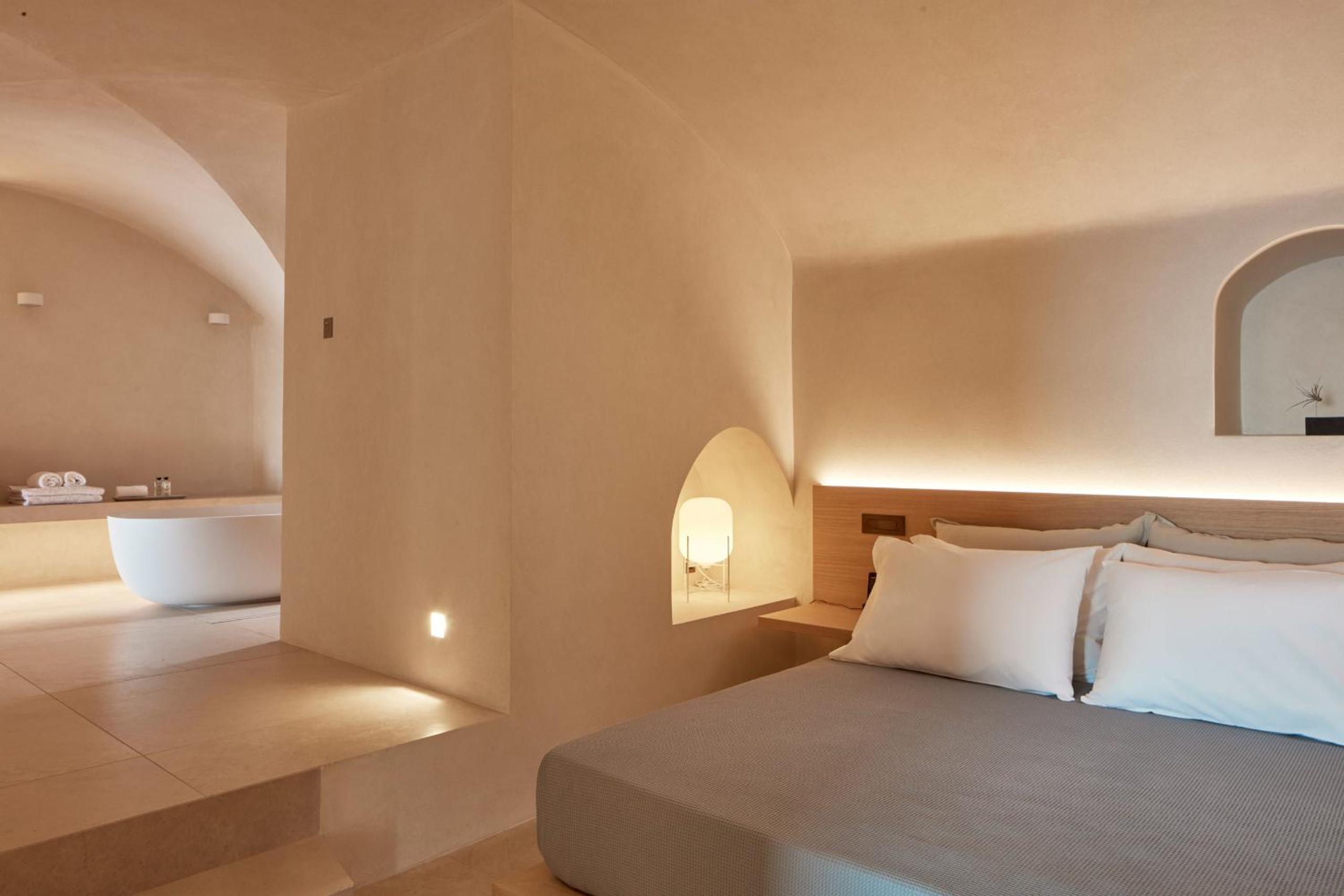 Aqua Suite with Private Plunge Pool and Caldera View