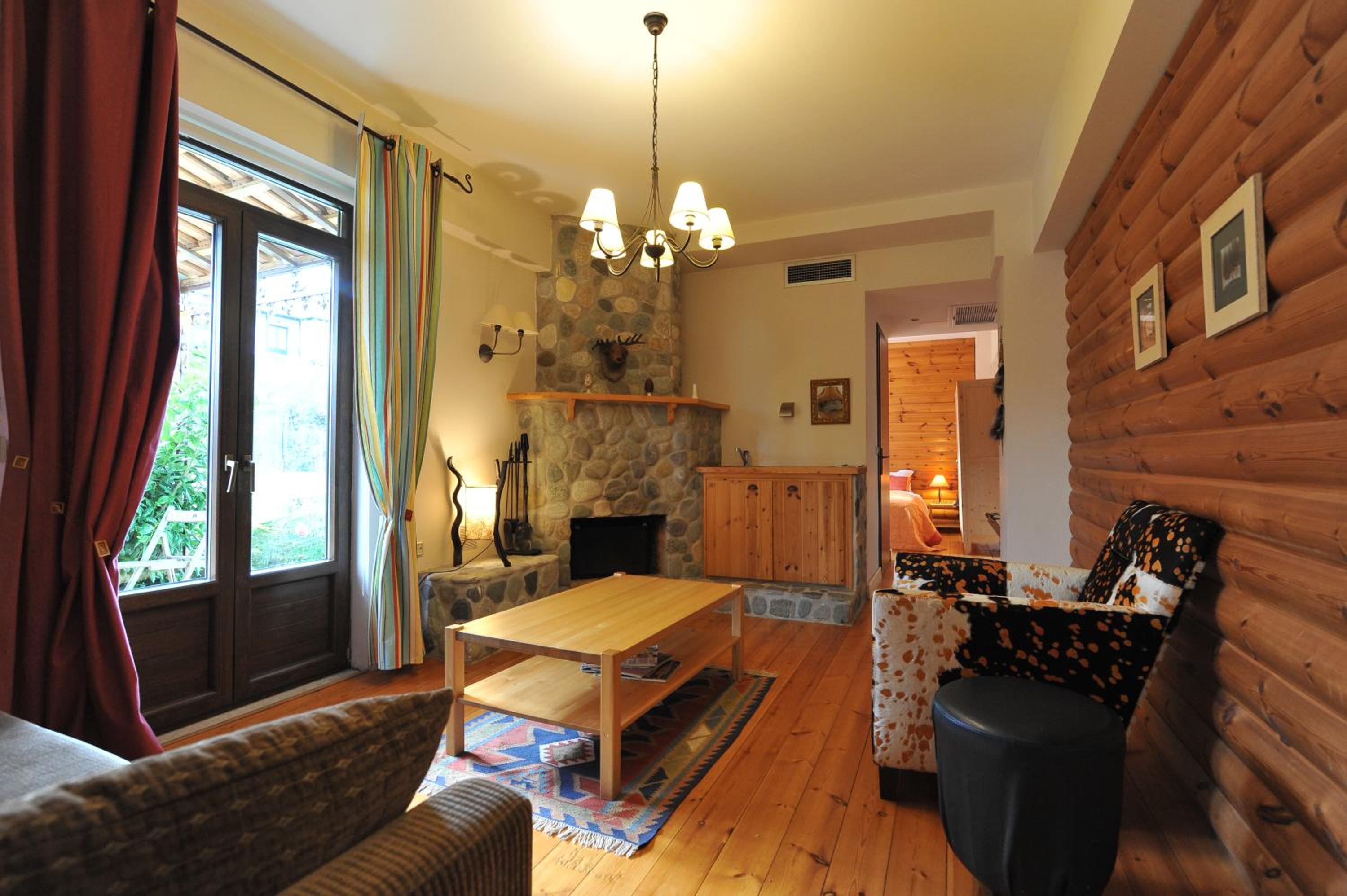 Junior Suite with Fireplace - Photo 16