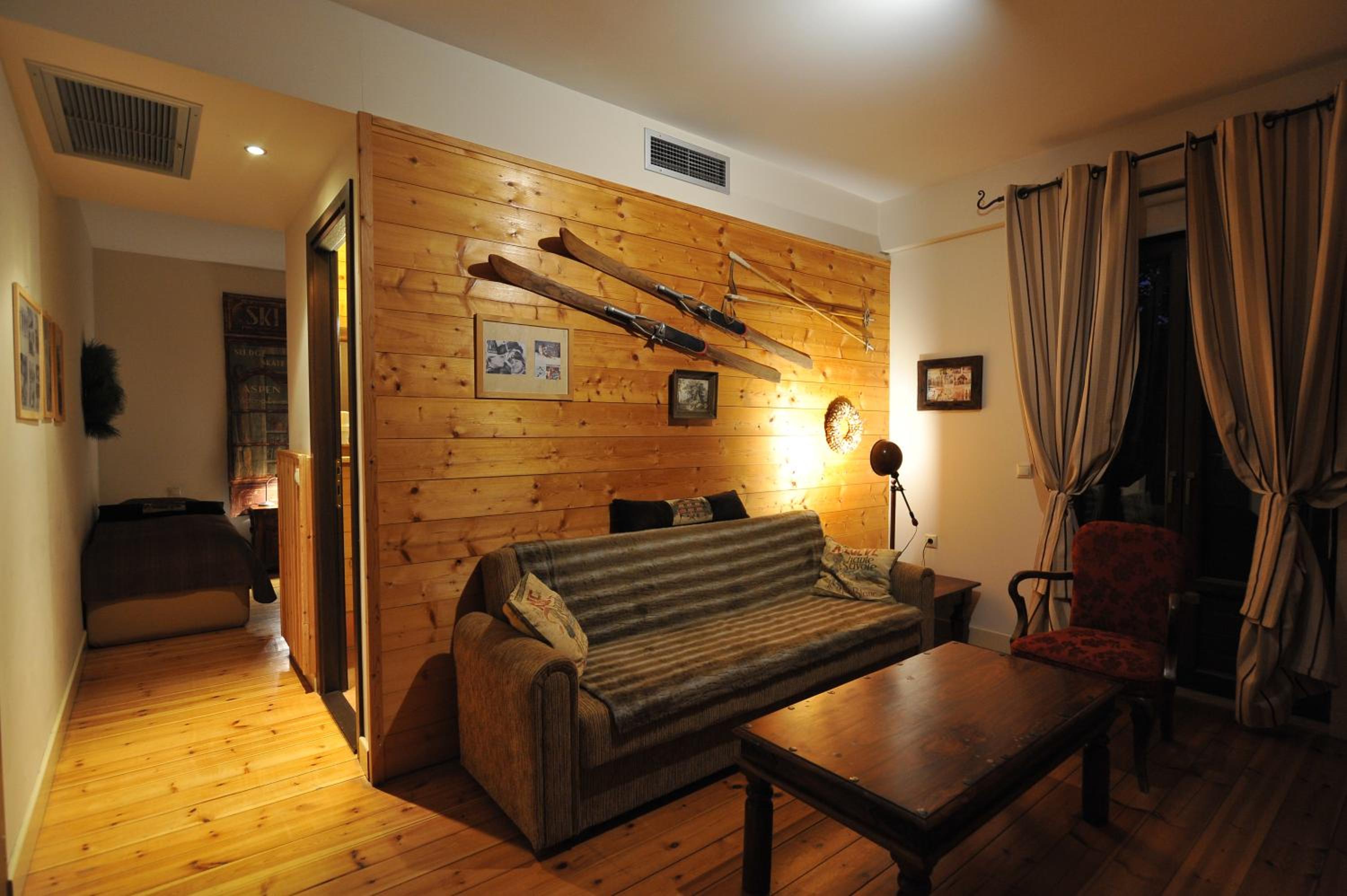 Junior Suite with Fireplace - Photo 11