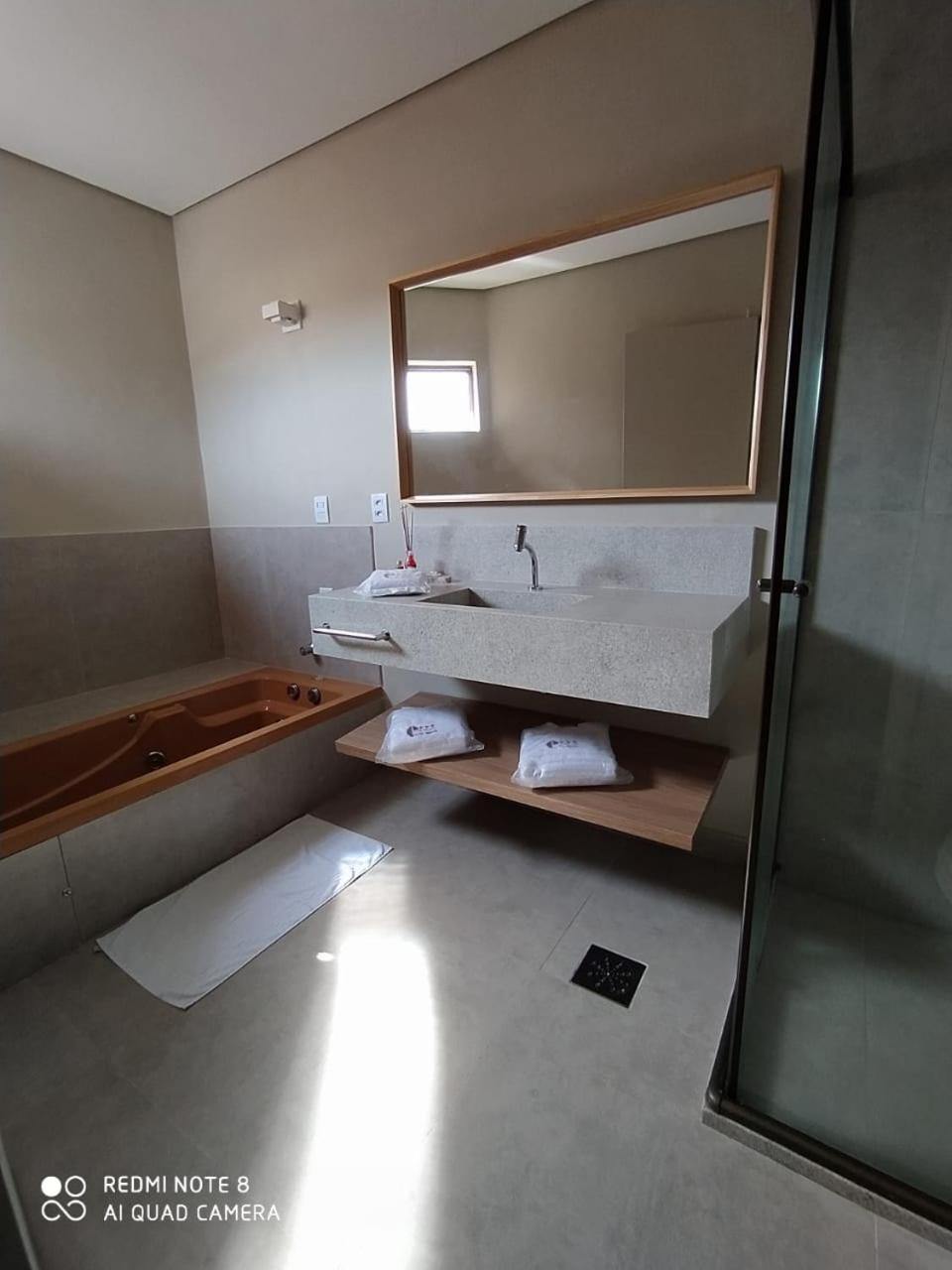 Suite with Spa Bath photo 3