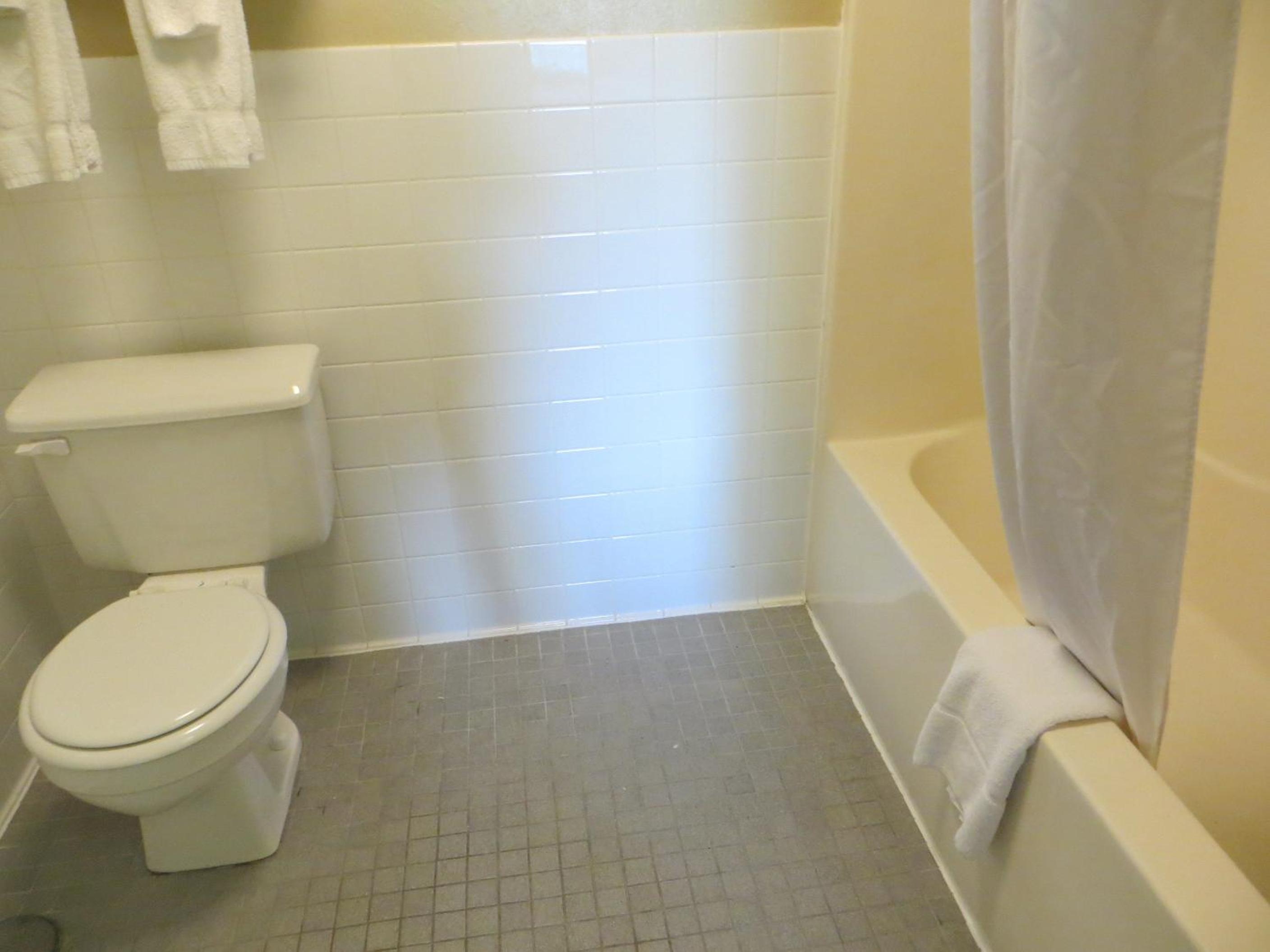 King Room - Non-Smoking photo 2